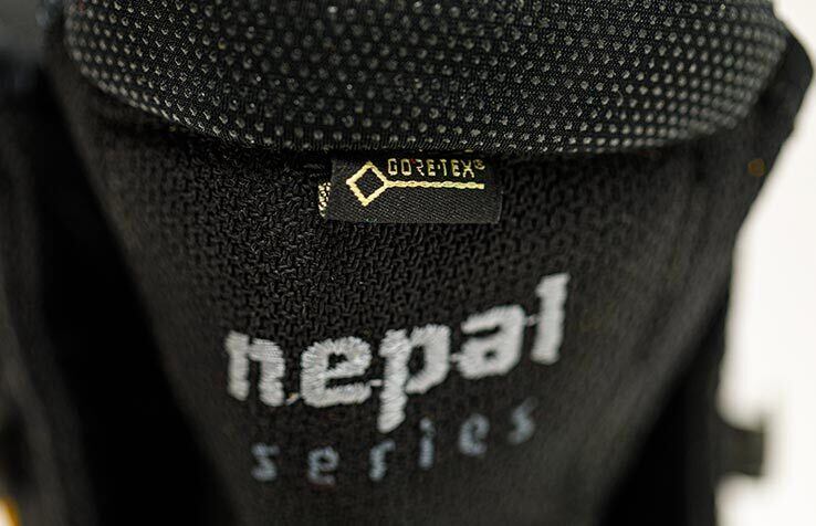 全天候に対応するGORE-TEX®ライニングを使用