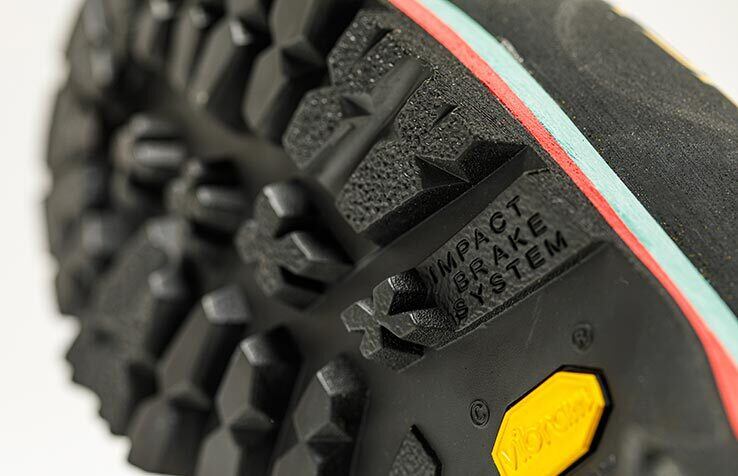 不意のスリップ時に発揮されるインパクトブレーキシステム