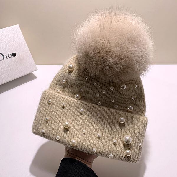 ライトベージュ