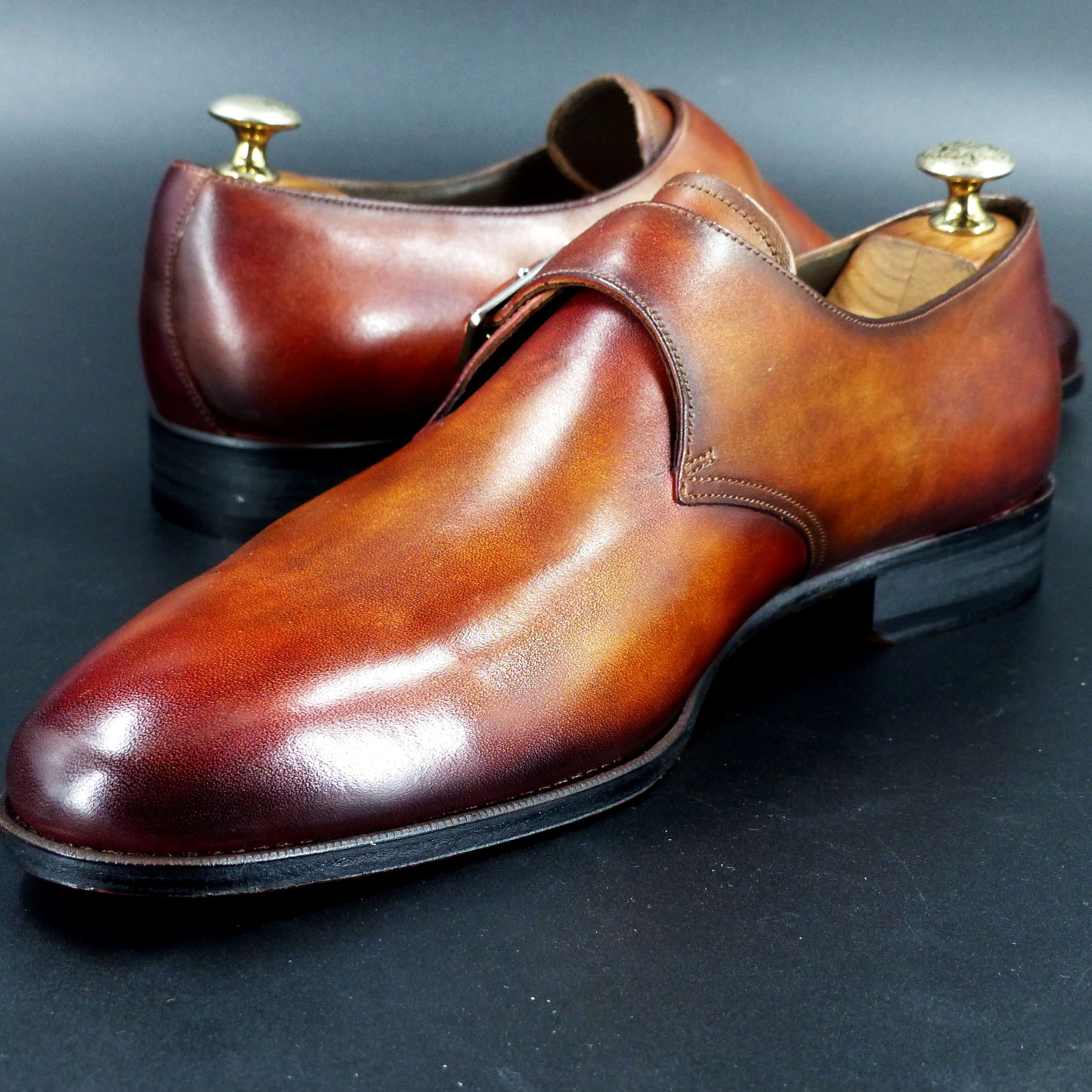 踏まずのくびれが美しい