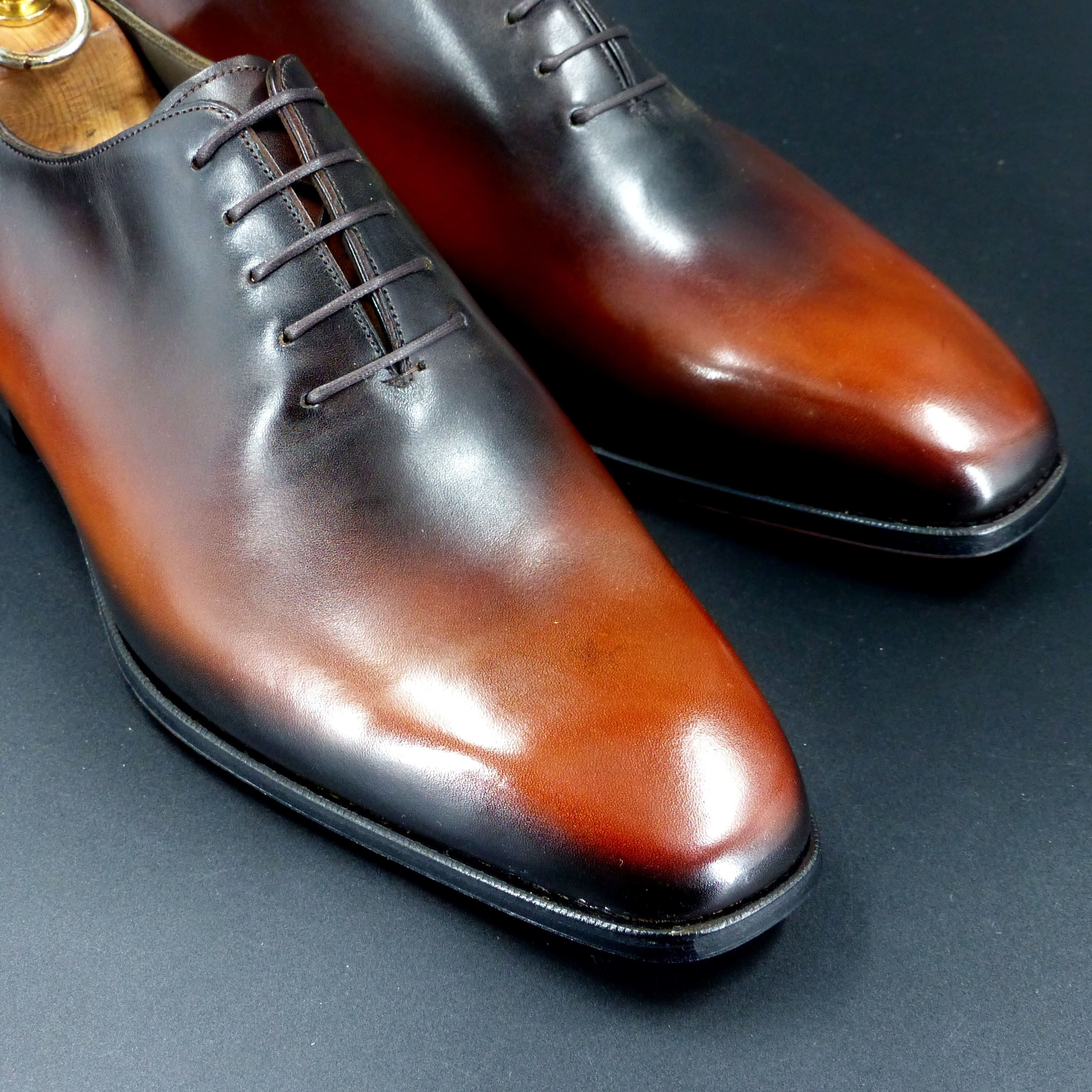 トゥの部分は透明感のあるハンドポリッシュ