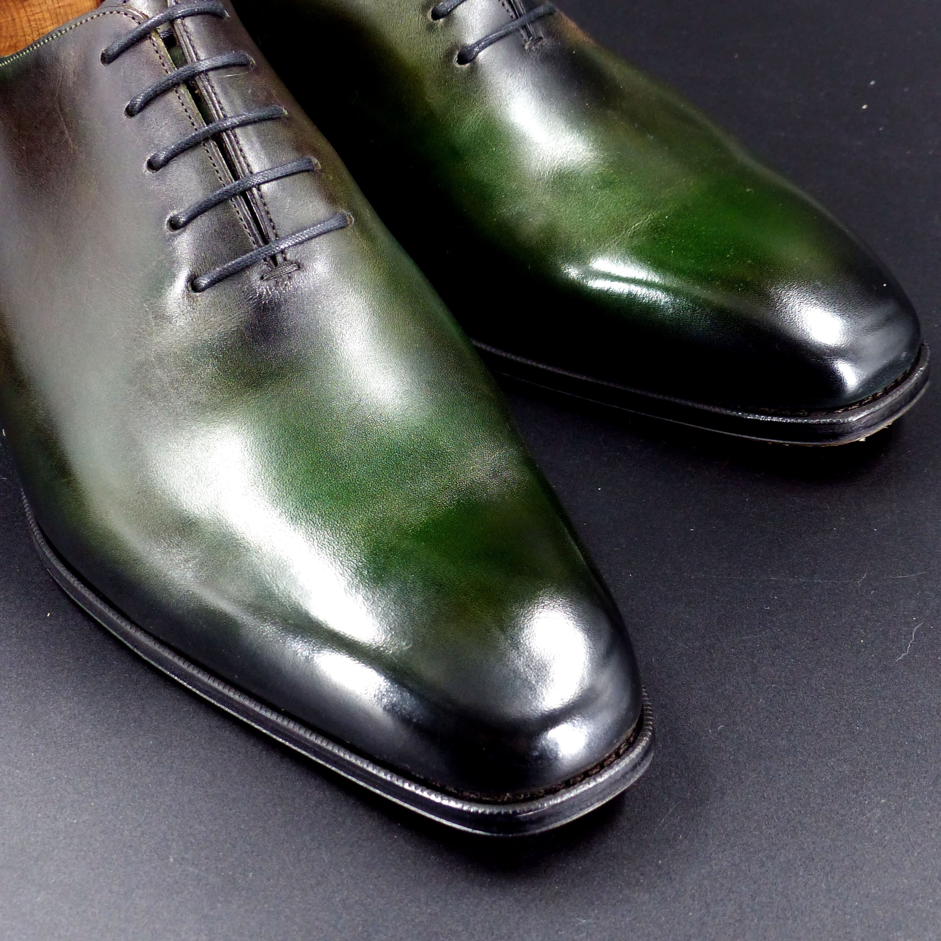 トゥの部分は透明感のあるハンドポリッシュ