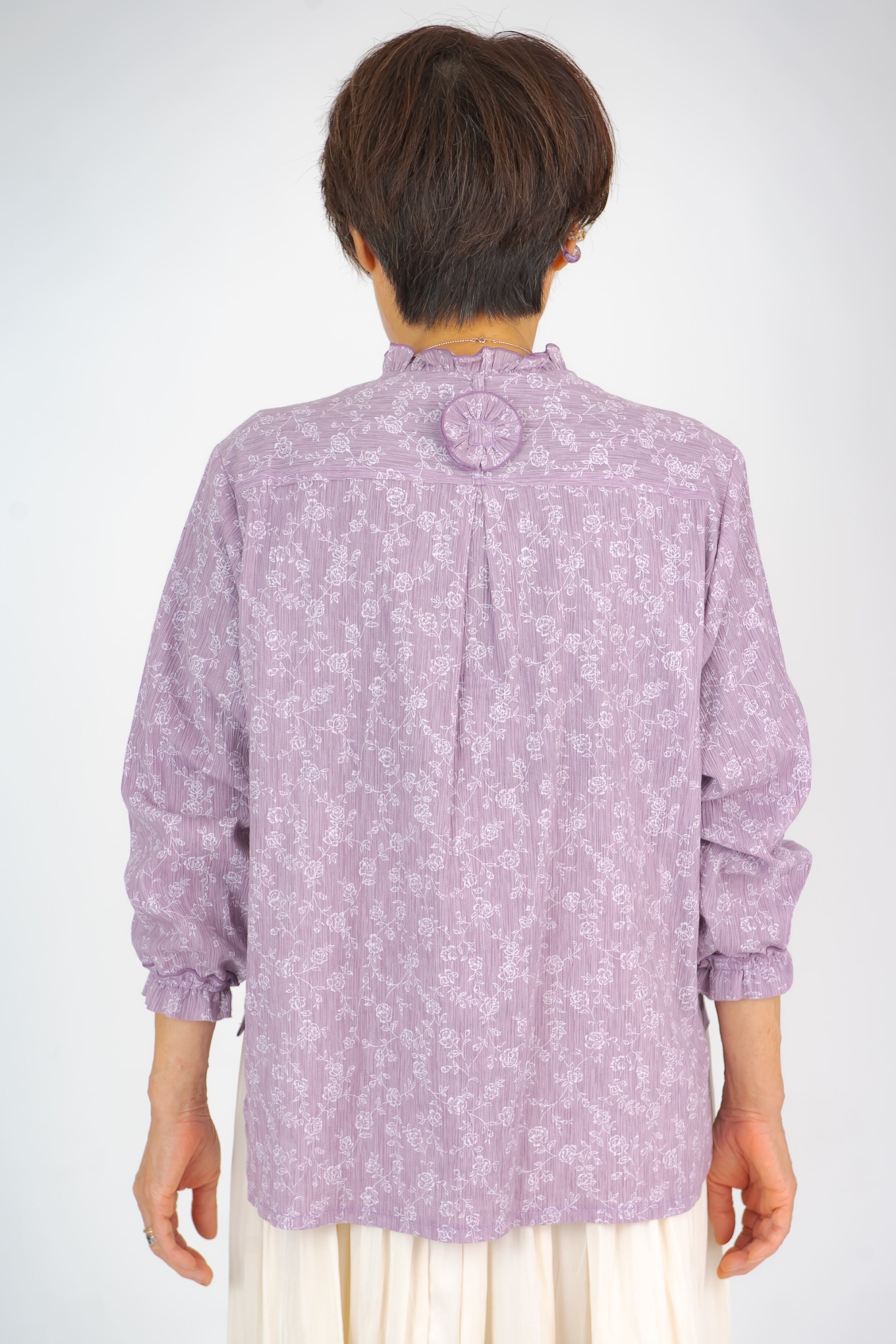 さりげない花のモチーフで機能性が前面に出ないよう工夫しています