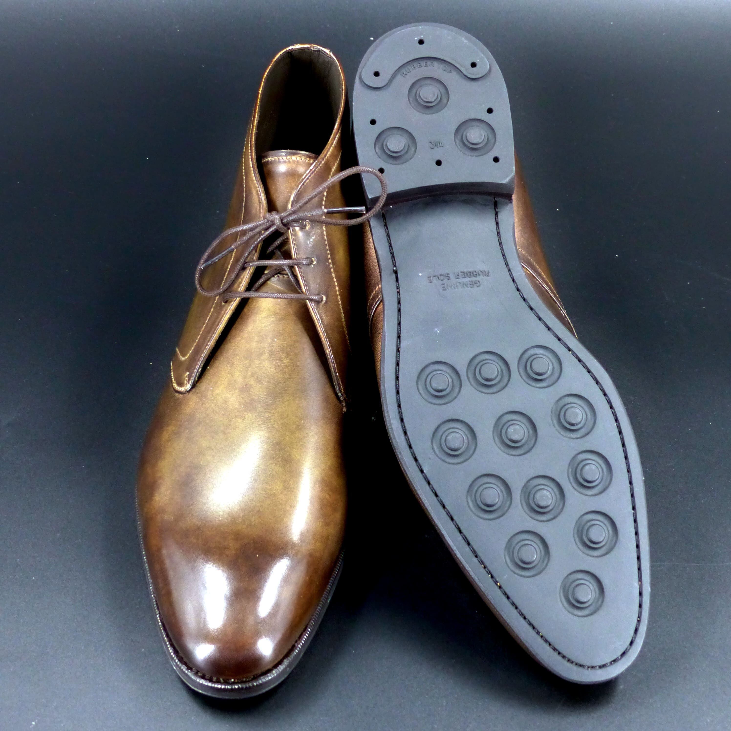 ラギッドな滑りにくいドットポイントアウトソール