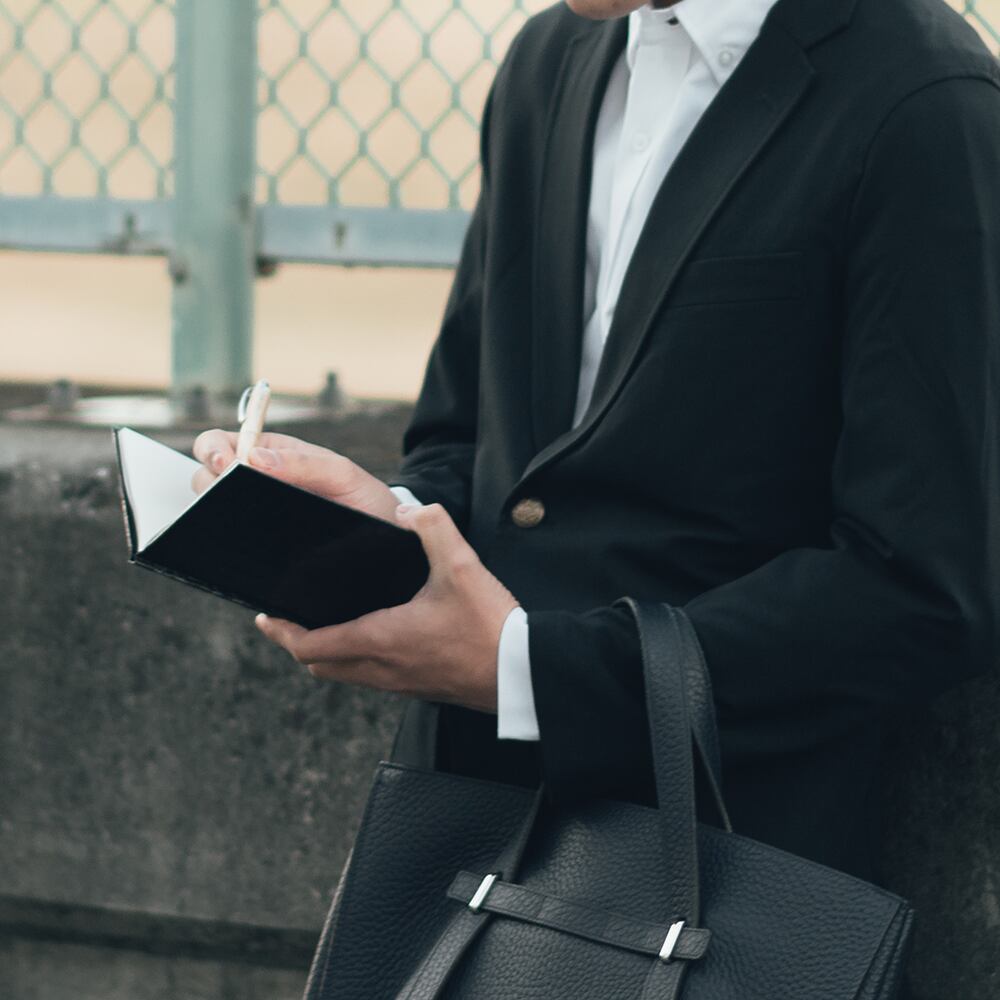 ハードカバーなので持ったまま書きやすい