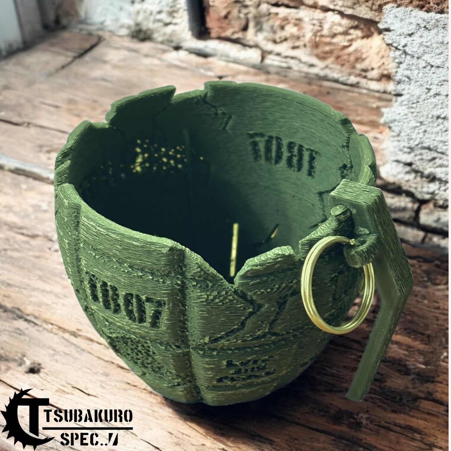 【ミリタリーテイストのカラー】落ち着いたグリーンなので、多肉の寄せ植えも、素敵に仕上がります。