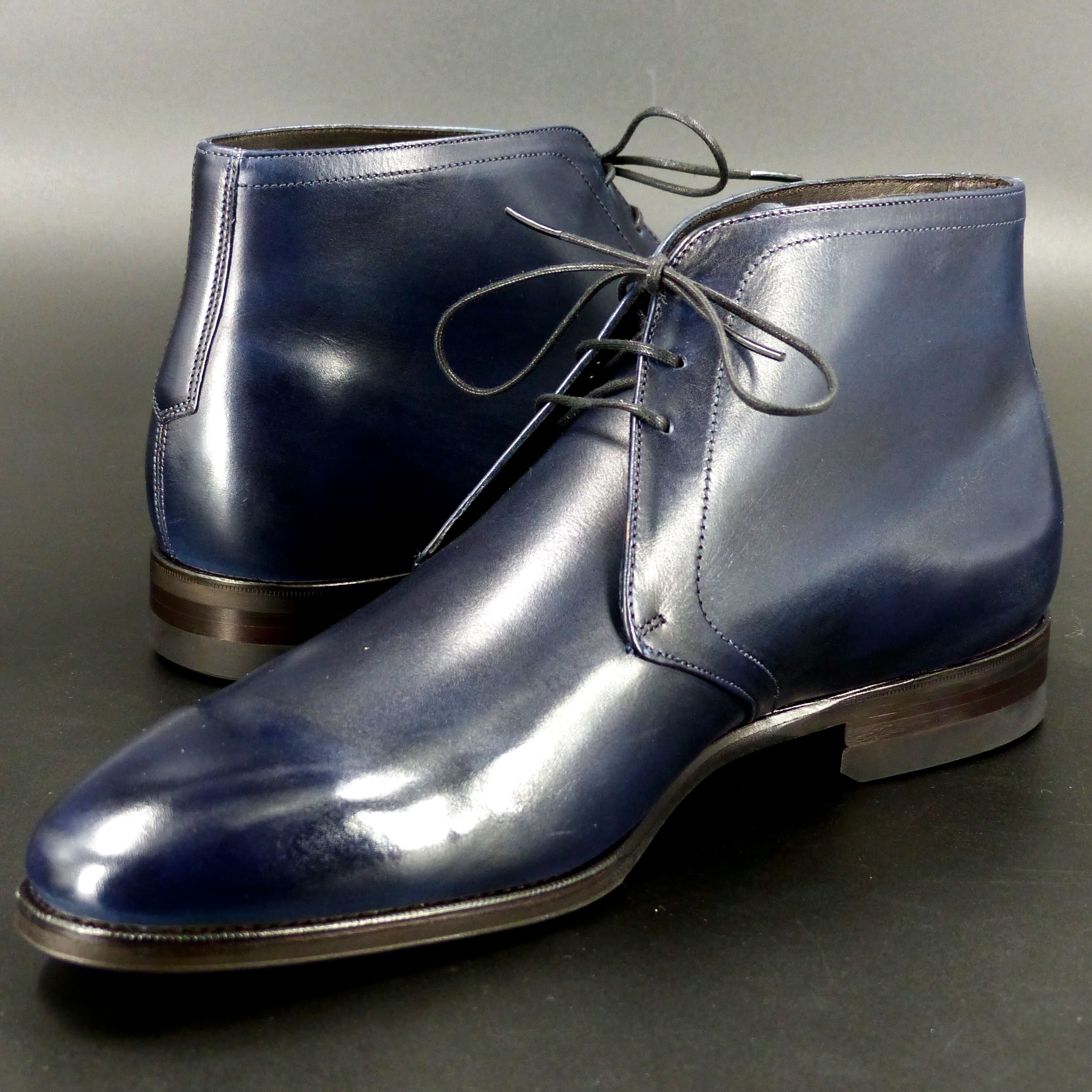 踏まずのくびれが美しい