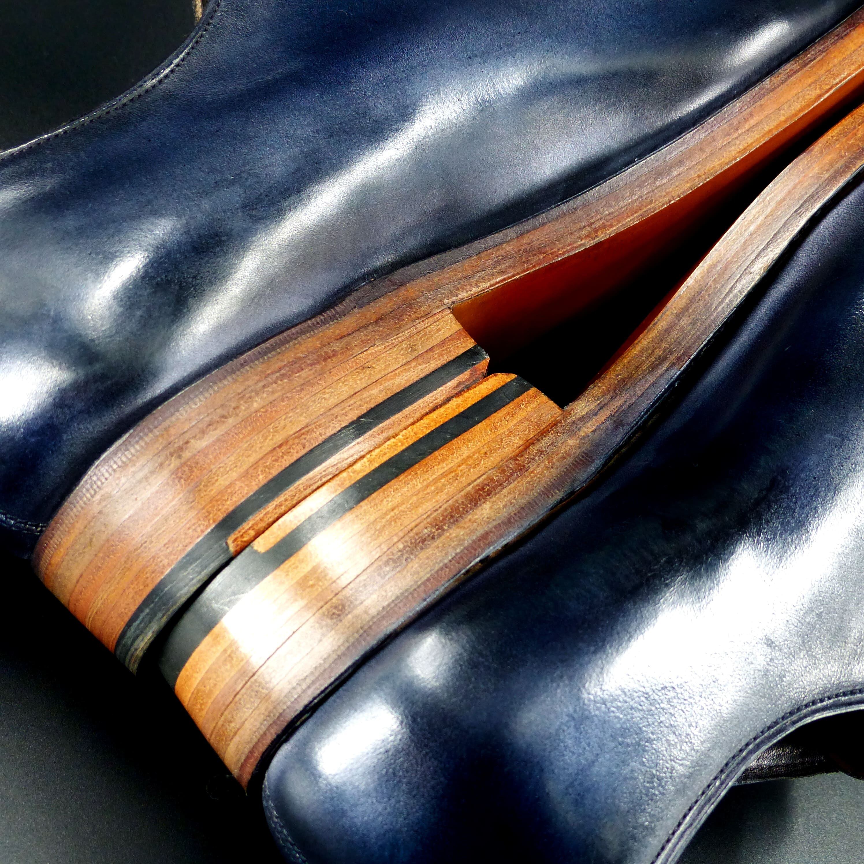 ヒールもレザー積み上げ