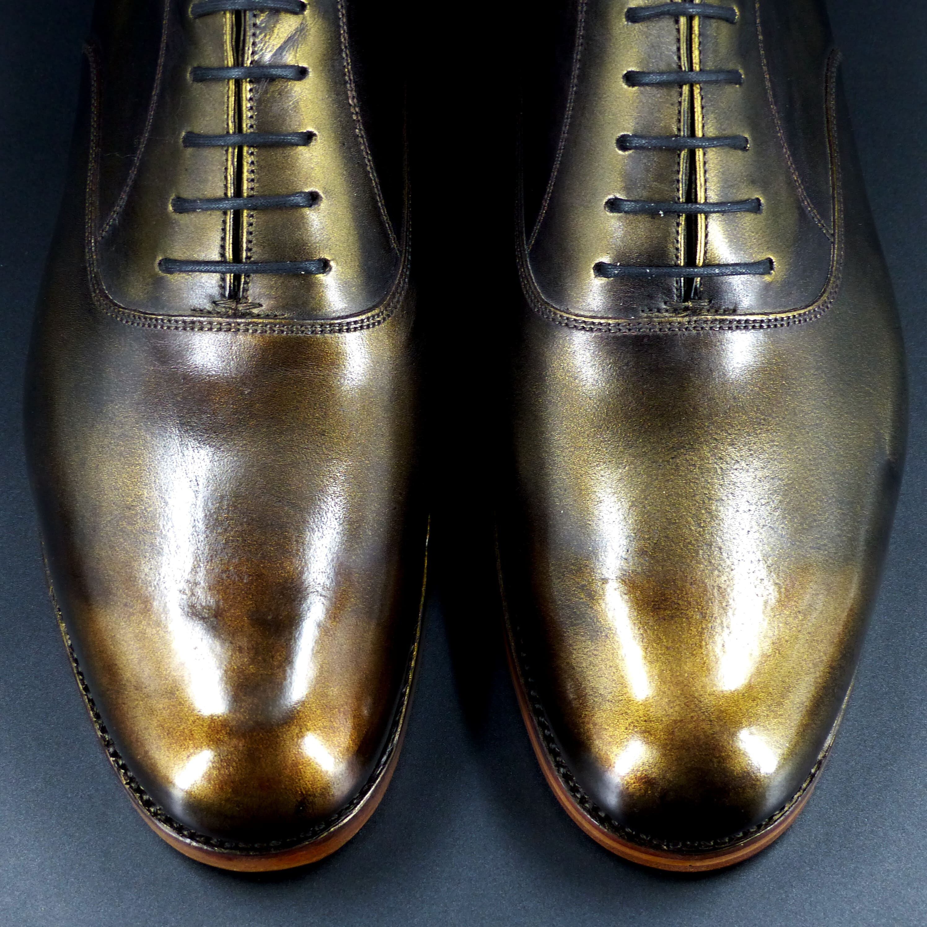 飽きのこないフォルムの欧州調アーモンドトゥ