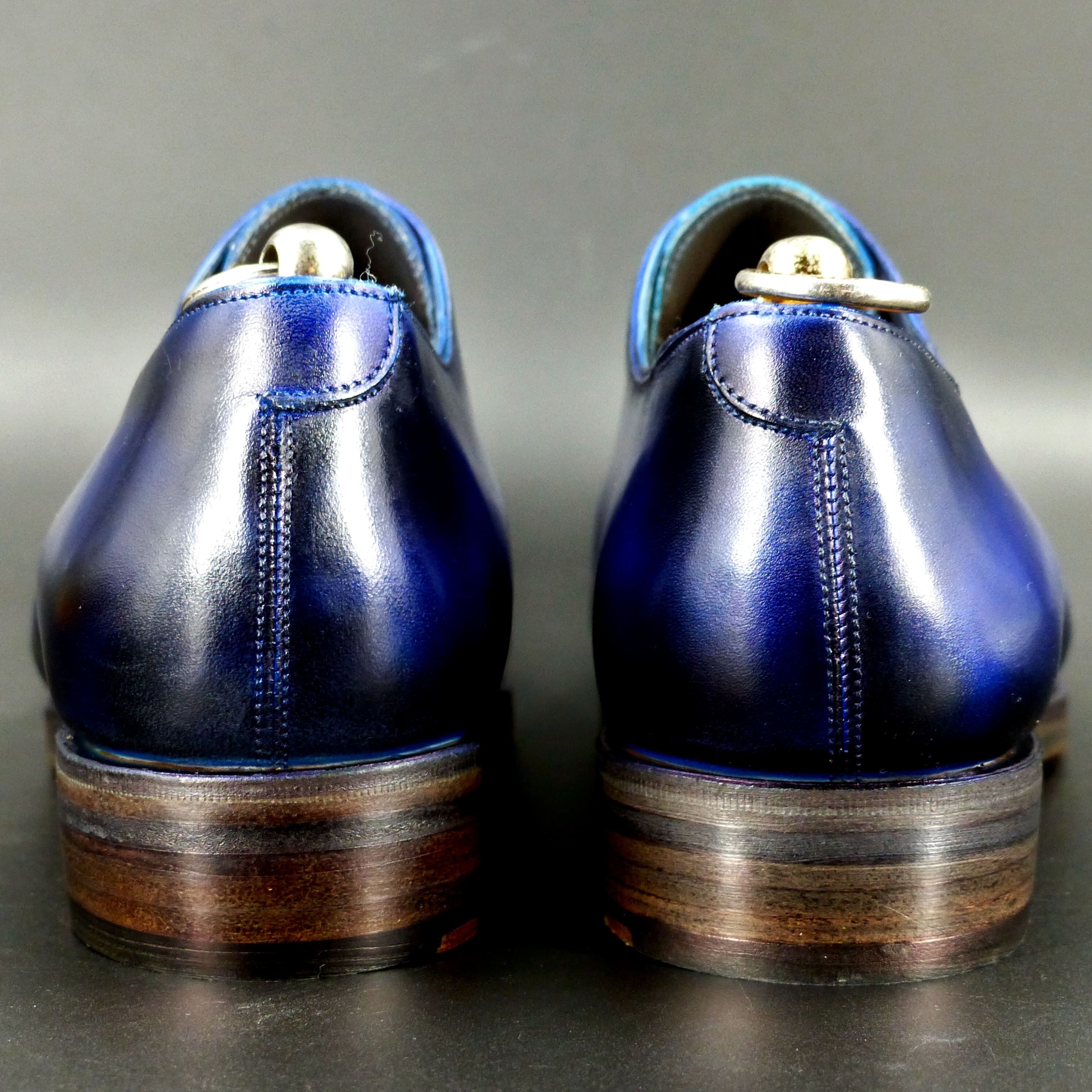 ヒールもレザー積み上げと超豪華