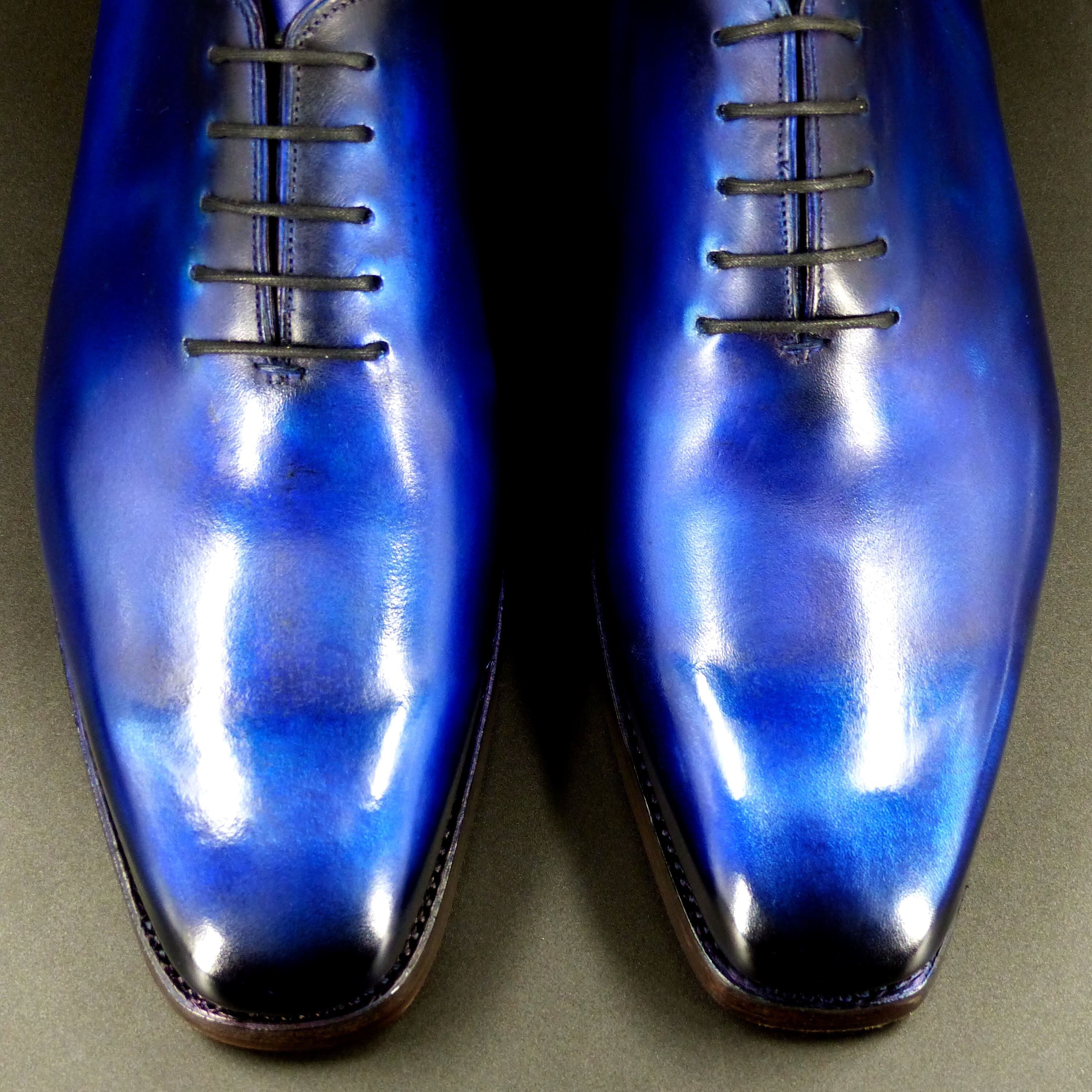 トゥの部分は透明感のあるハンドポリッシュ