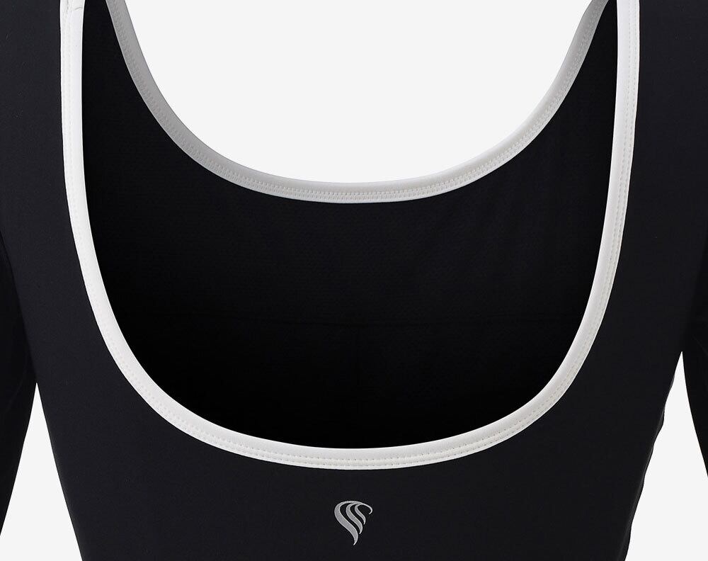 解放的なバックデザイン