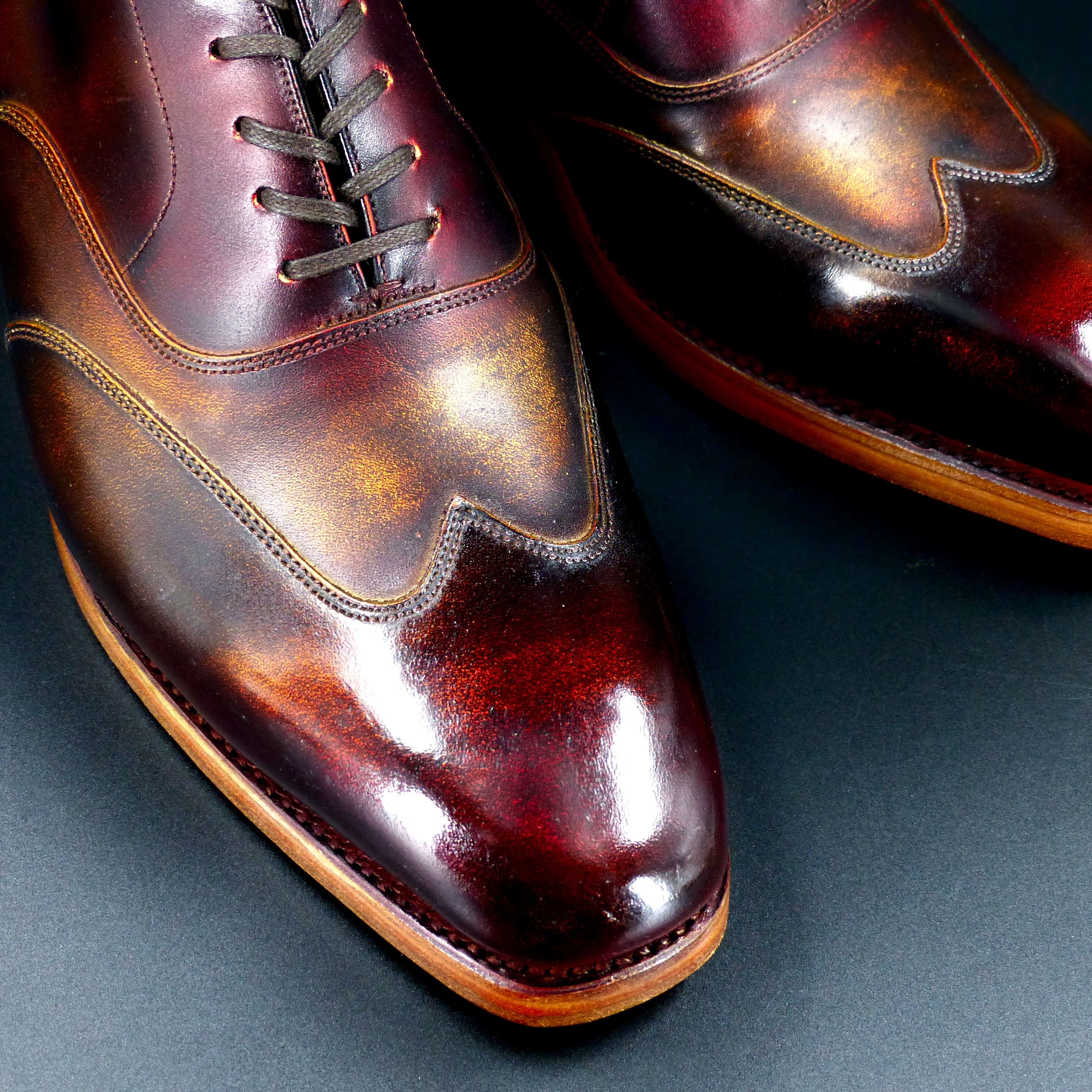 トゥの部分は透明感のあるハンドポリッシュ