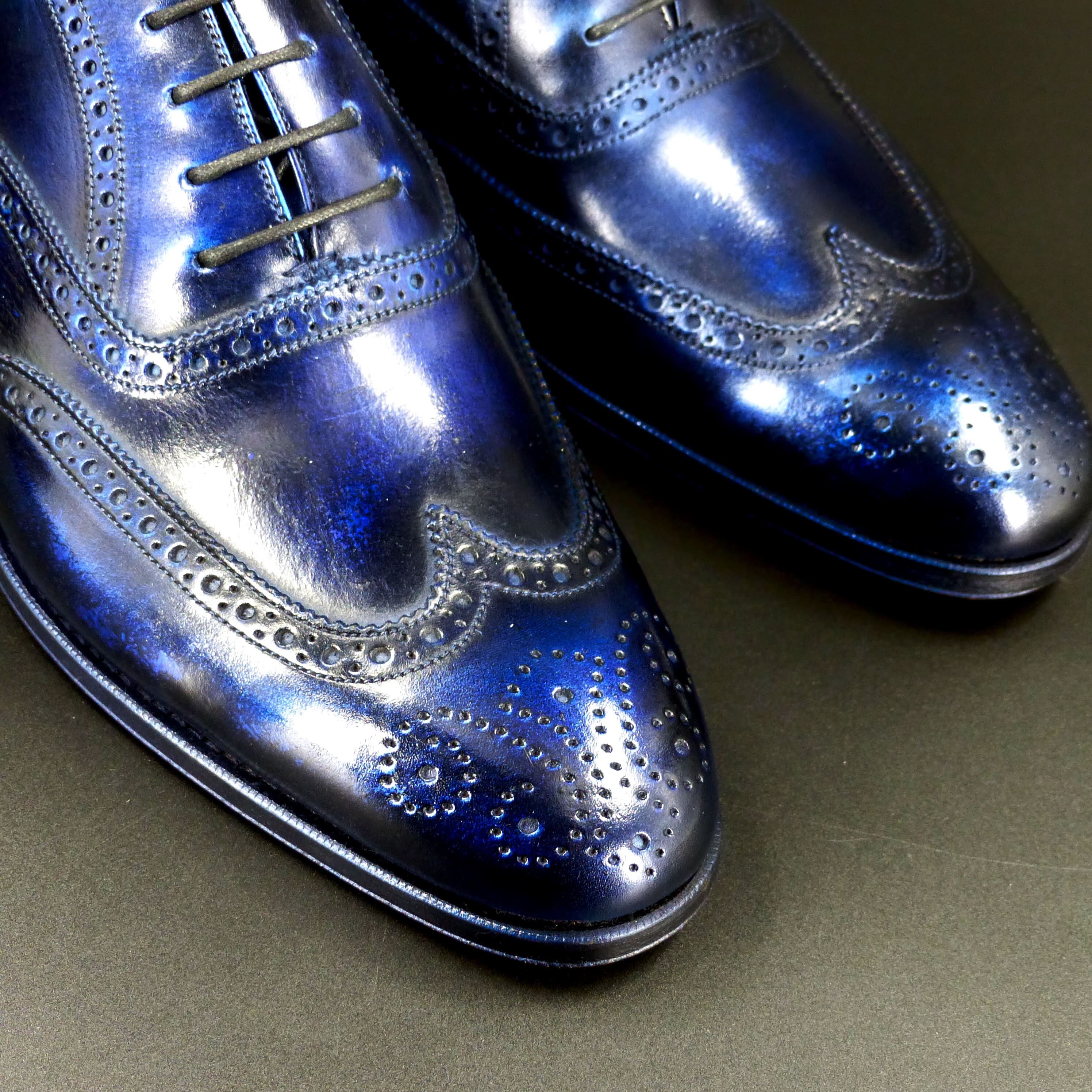 トゥの部分は透明感のあるハンドポリッシュ