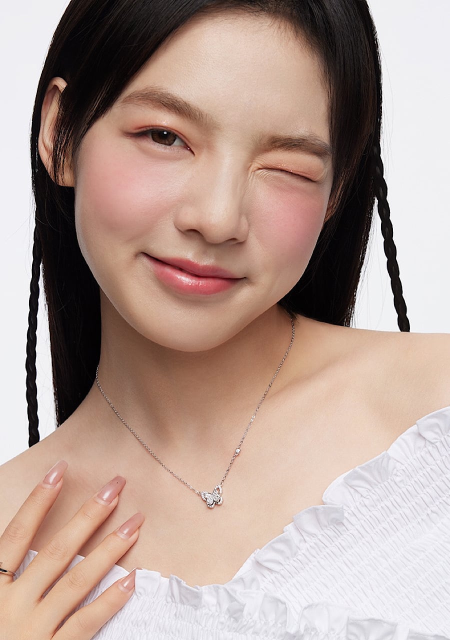 ペンダント おしゃれ キラキラ 蝶々 高級感 レディース シルバー