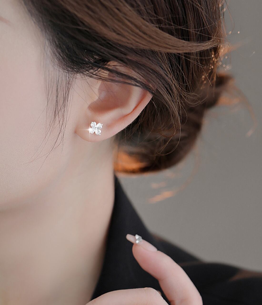 おしゃれ キラキラ ダイヤモンド 四葉 クローバー シルバー ピアス | FANCY