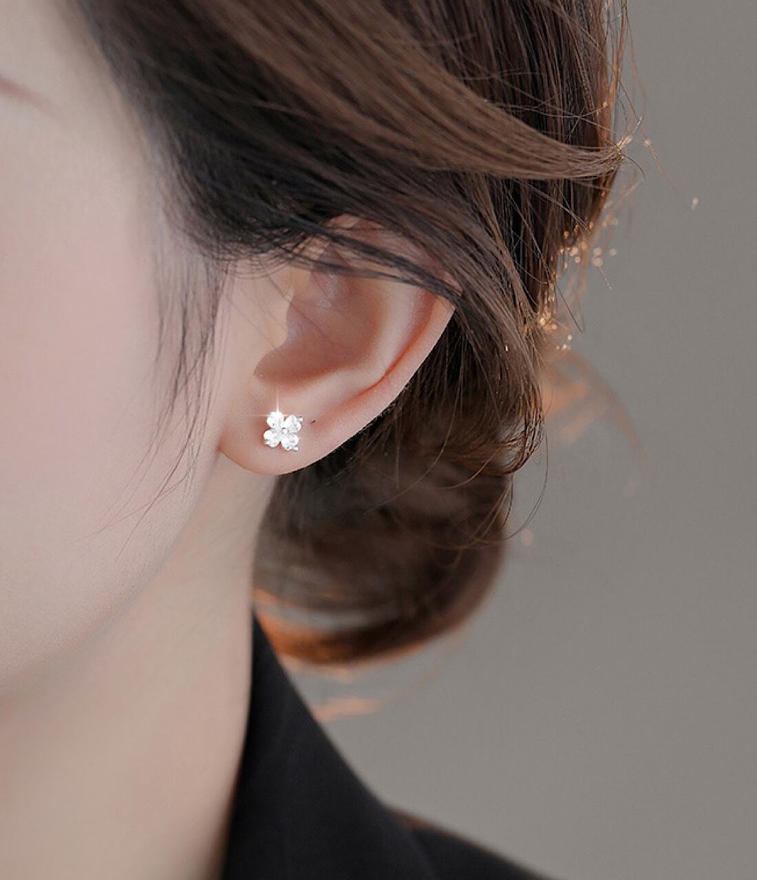 おしゃれ キラキラ ダイヤモンド 四葉 クローバー シルバー ピアス | FANCY