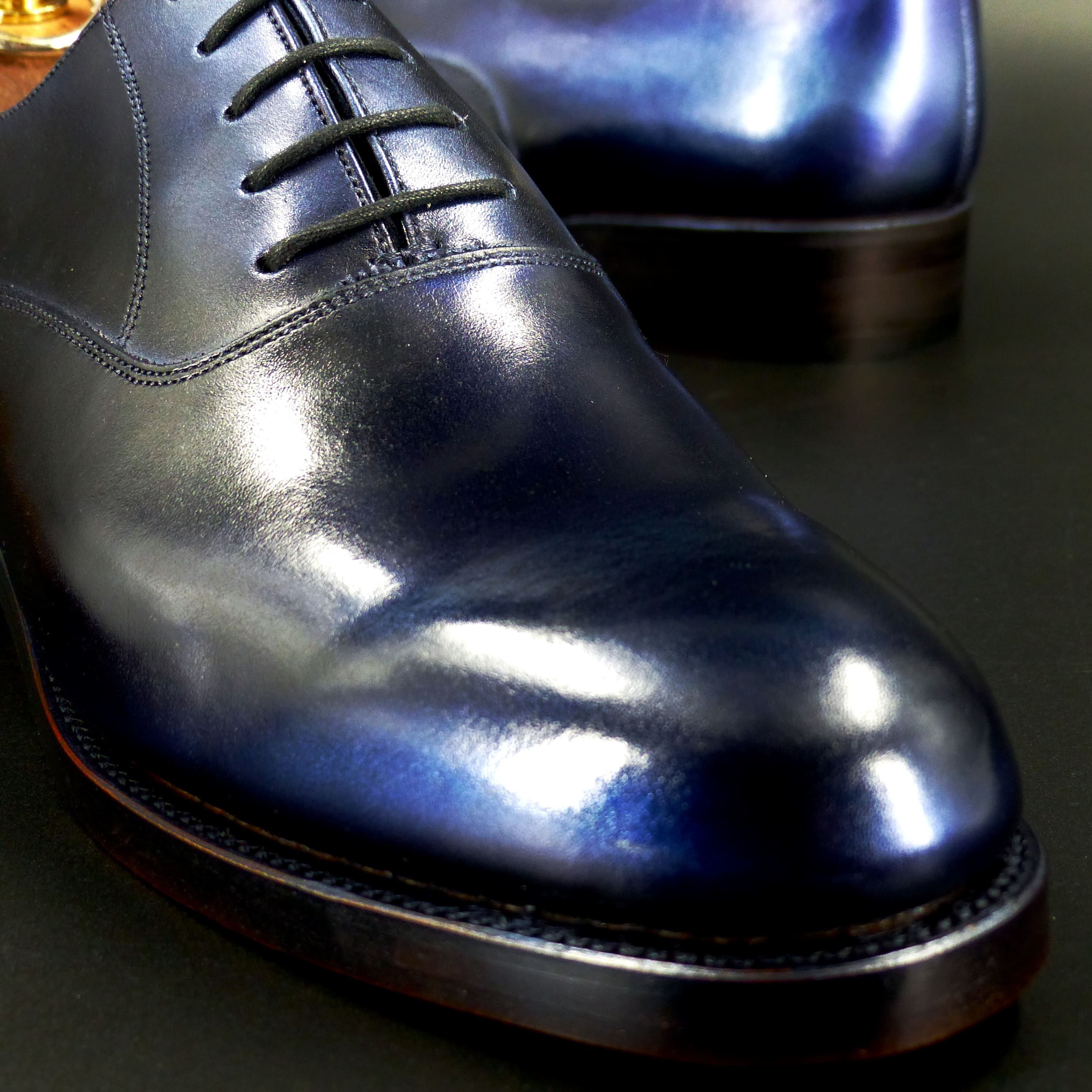 トゥの部分は透明感のあるハンドポリッシュ