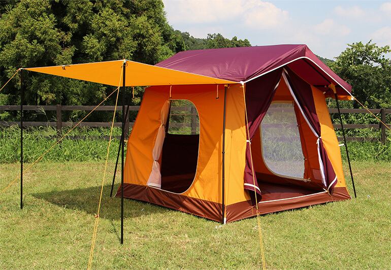 左右は張り出しができ、3方向からの出入りが可能。メッシュ付きで通気性抜群。