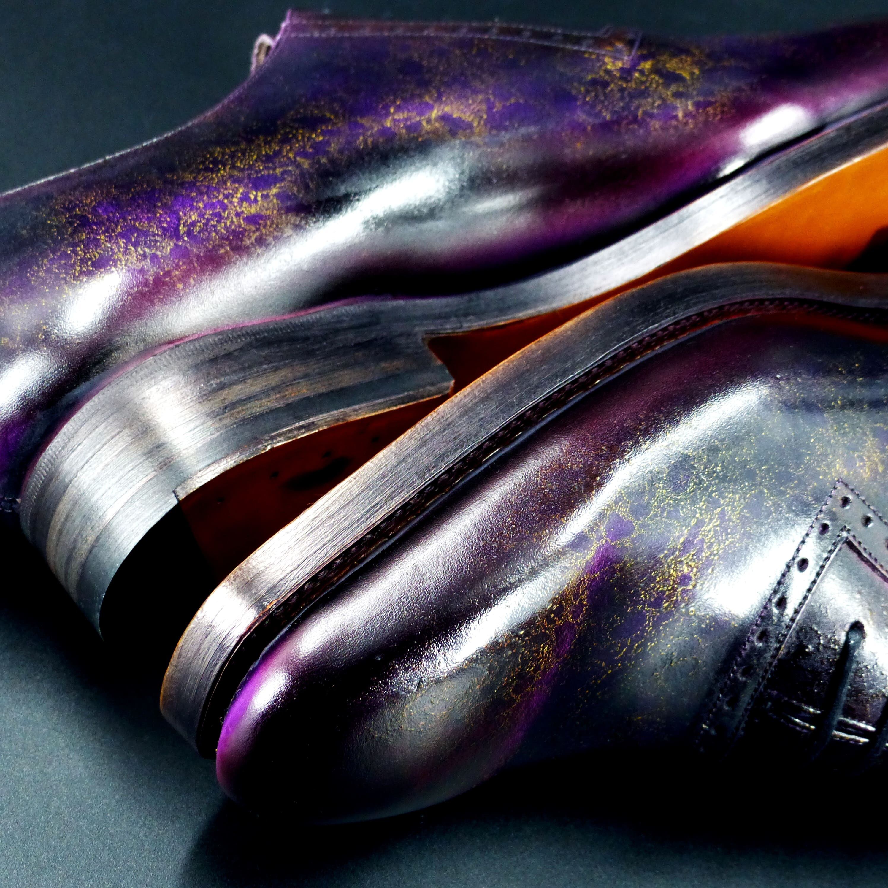 ヒールもレザー積み上げ、磨き抜かれた美コバのＷレザーソール