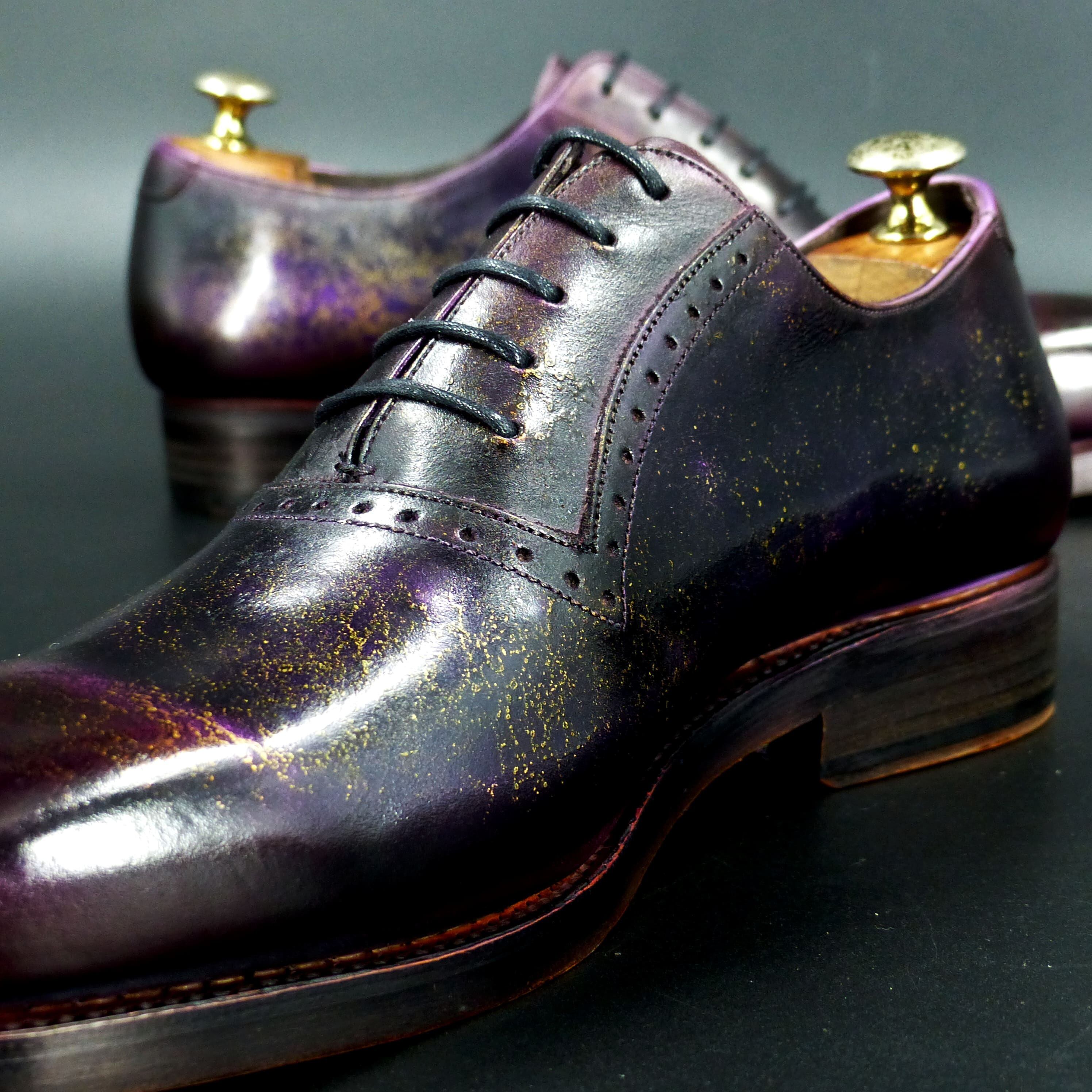 踏まずのくびれが美しい