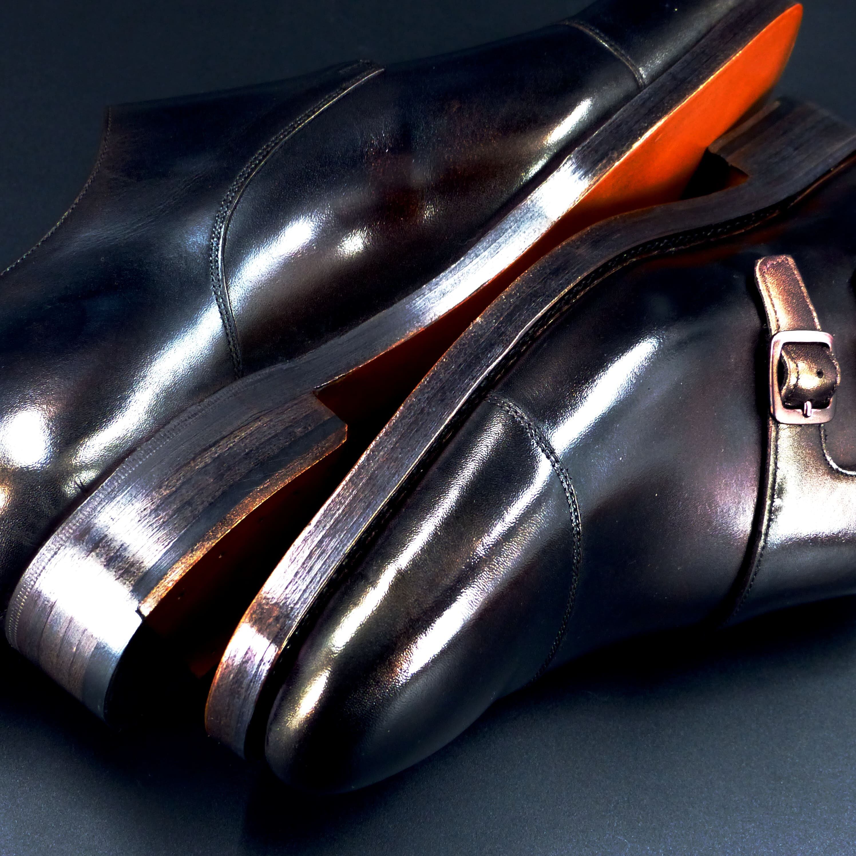 ヒールもレザー積み上げ、磨き抜かれた美コバのＷレザーソール