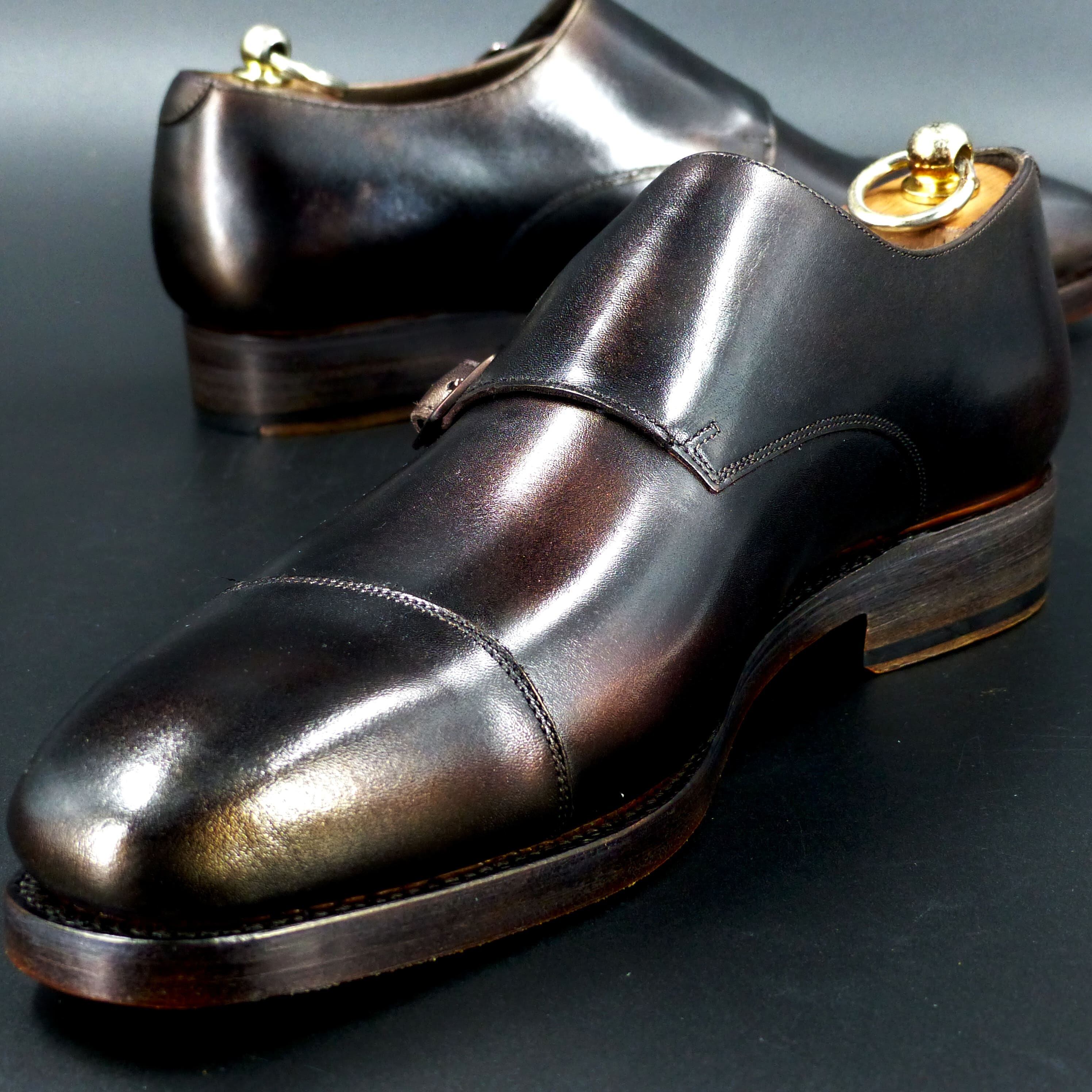 踏まずのくびれが美しい