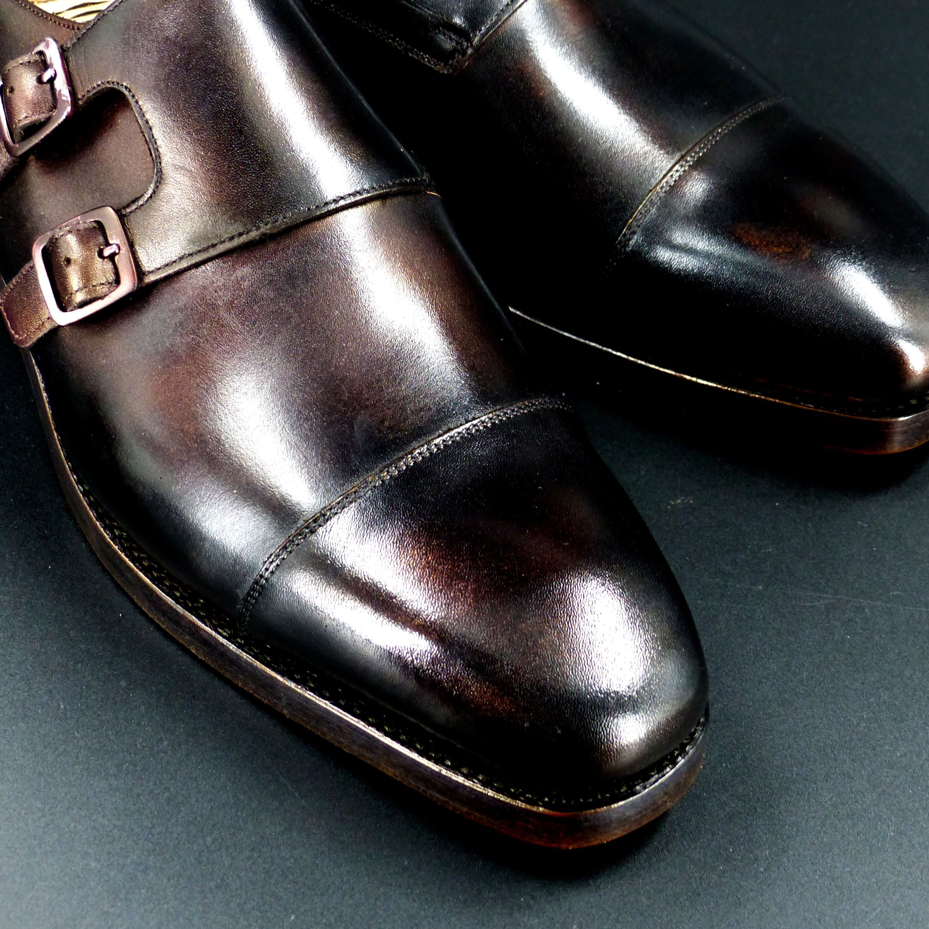 トゥの部分は透明感のあるハンドポリッシュ