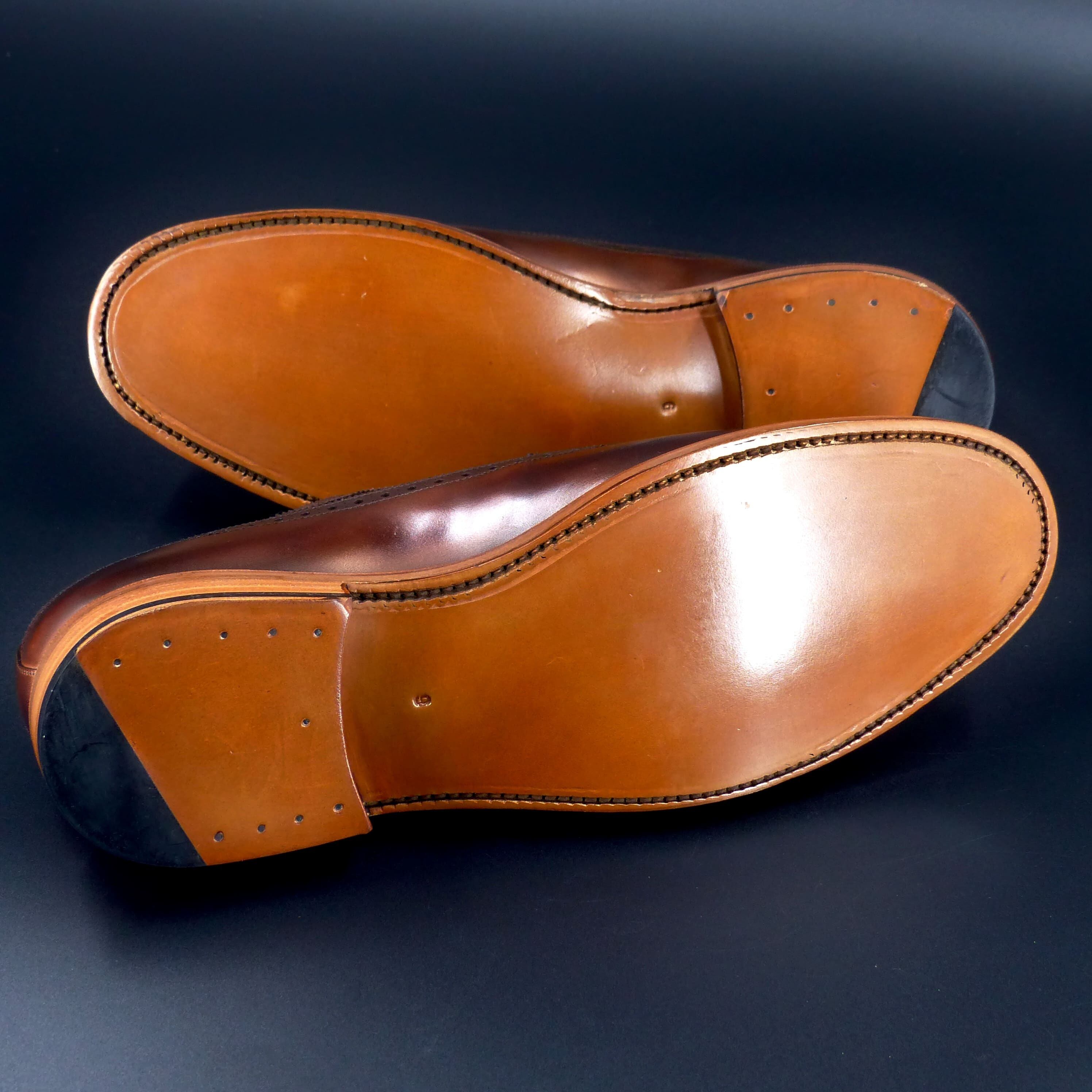 細かいピッチで縫い込まれたグッドイヤーウェルト