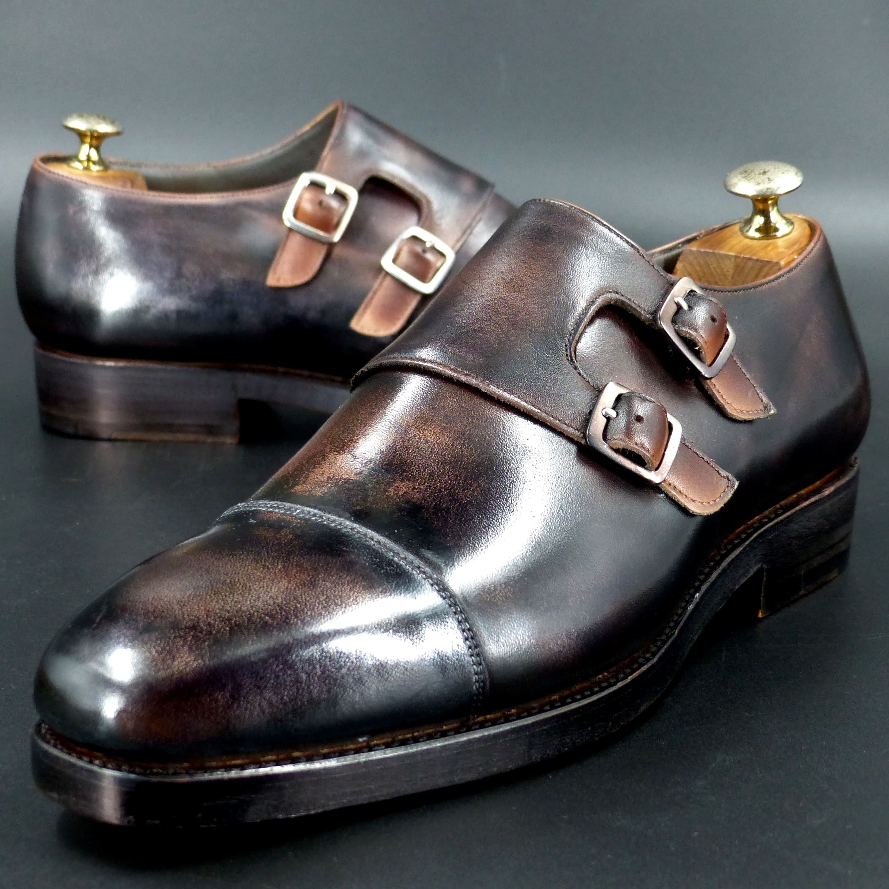 トゥの部分は透明感のあるハンドポリッシュ