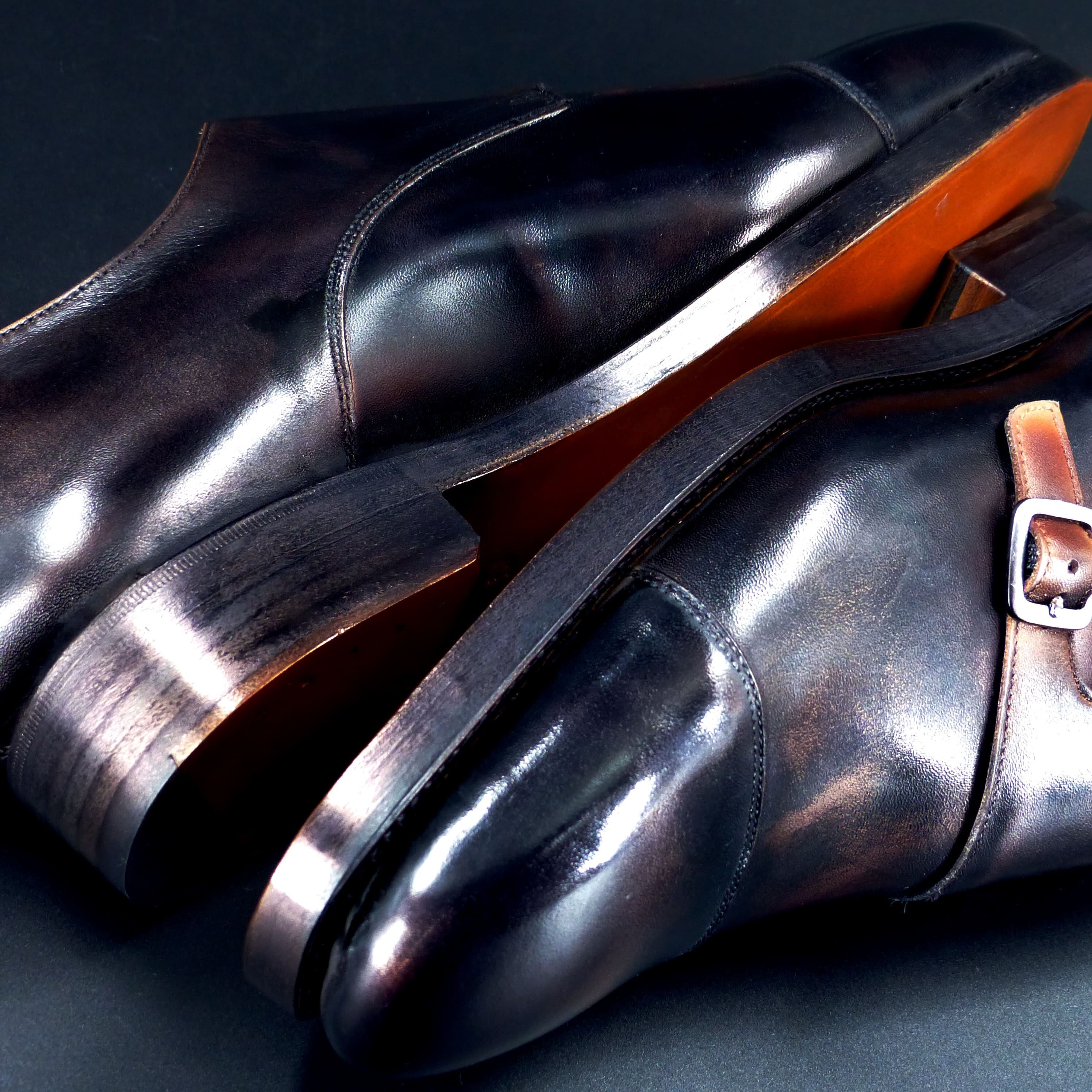 ヒールもレザー積み上げ、磨き抜かれた美コバのＷレザーソール