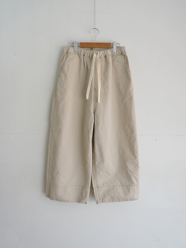 サンドベージュ