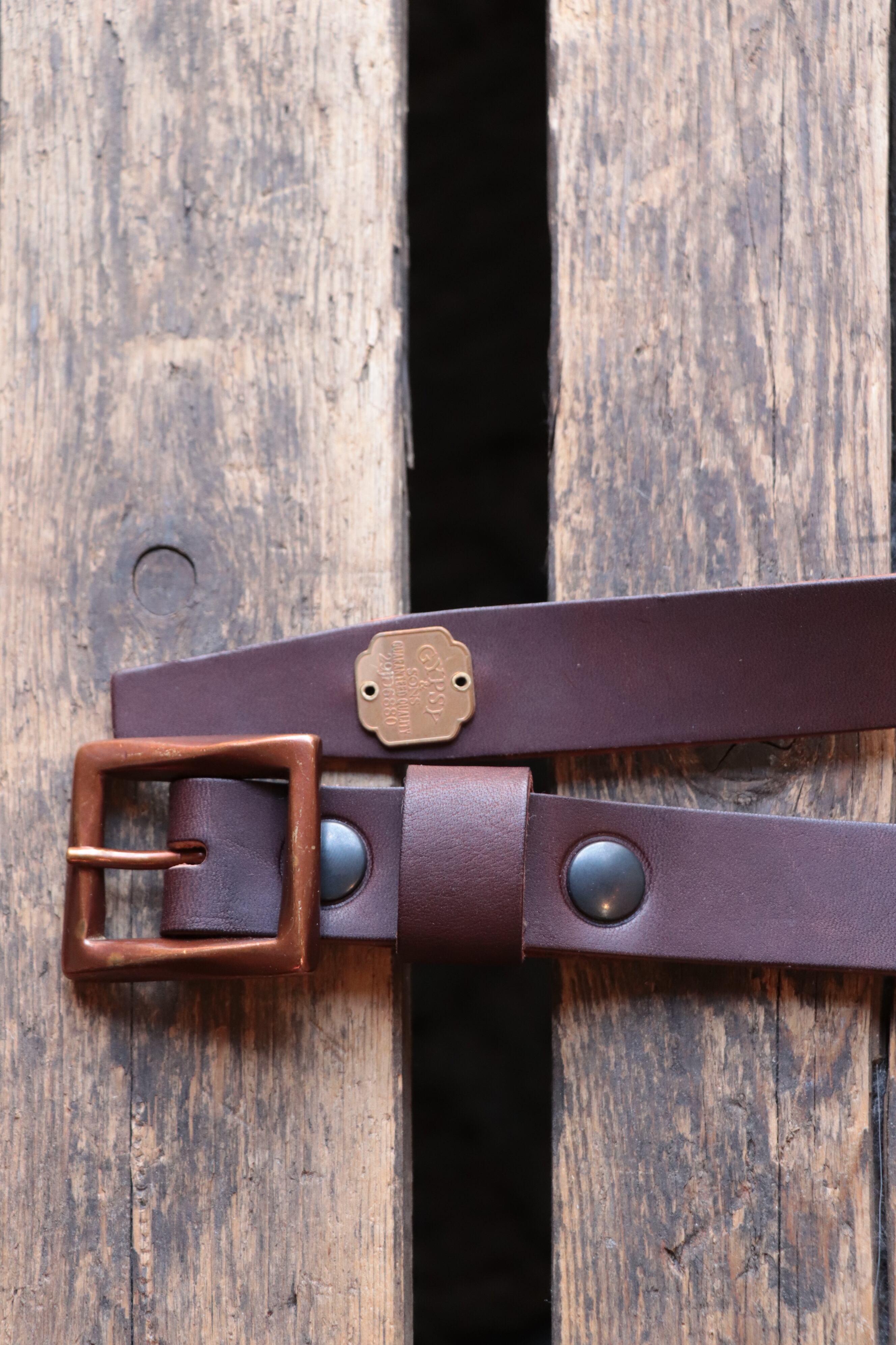 ダークブラウン