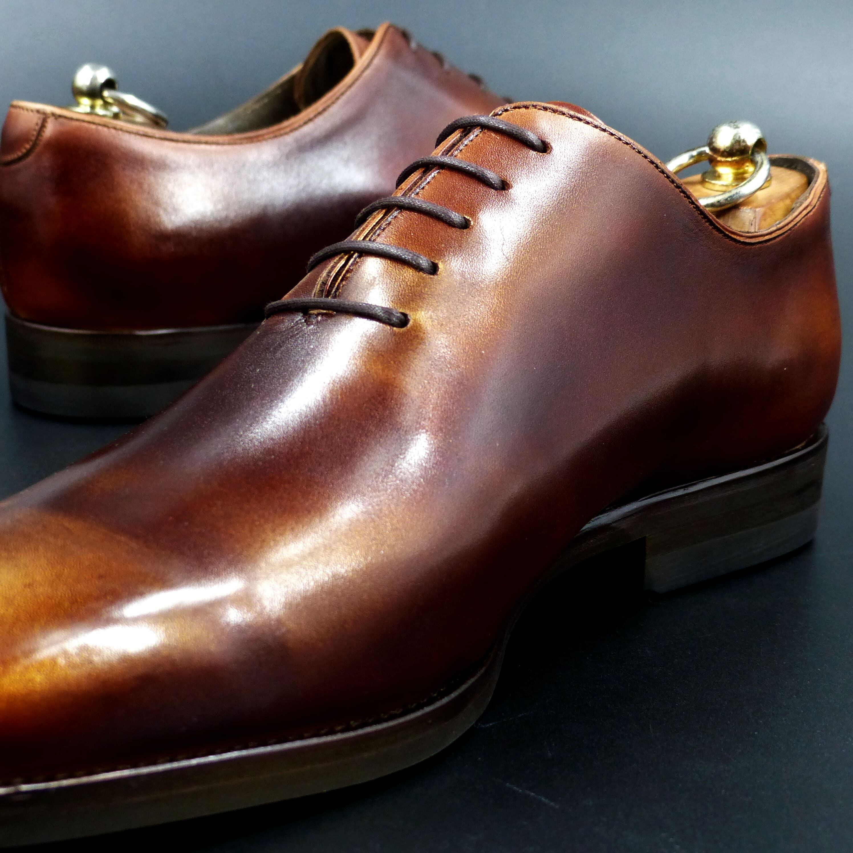 踏まずのくびれが美しい