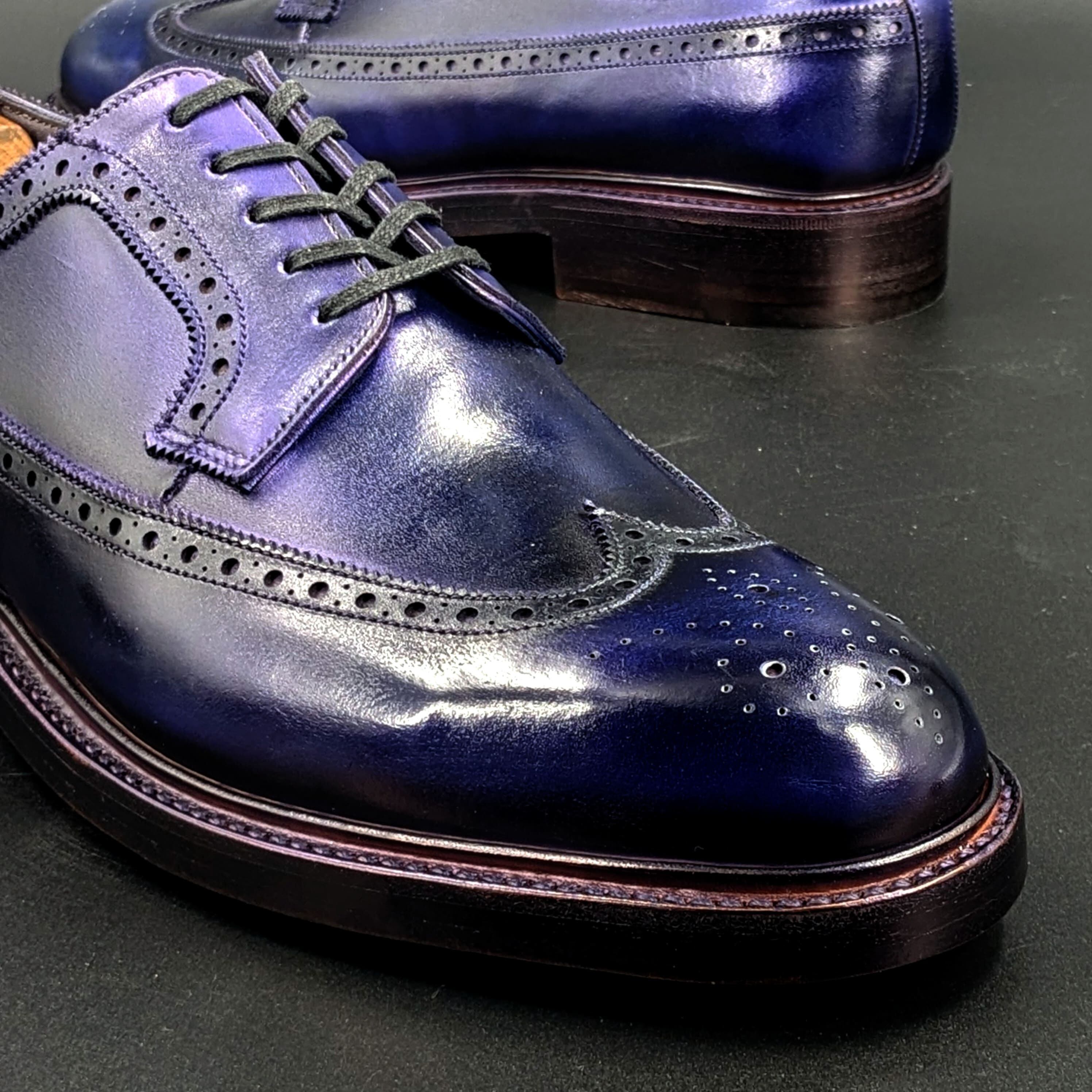 トゥの部分は透明感のあるハンドポリッシュ