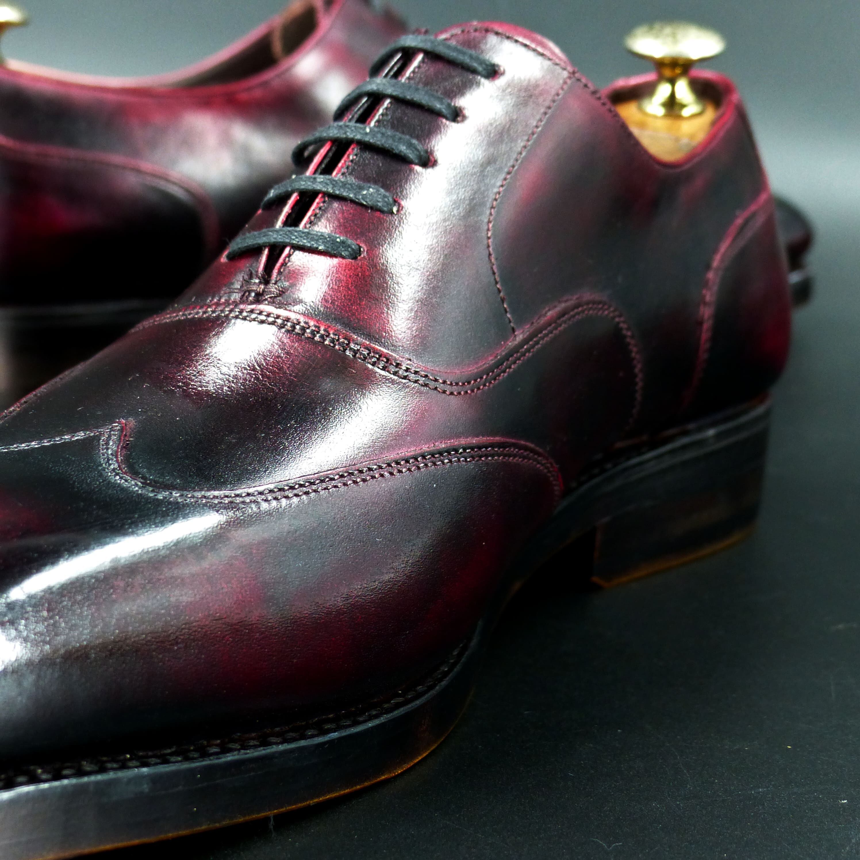 踏まずのくびれが美しい