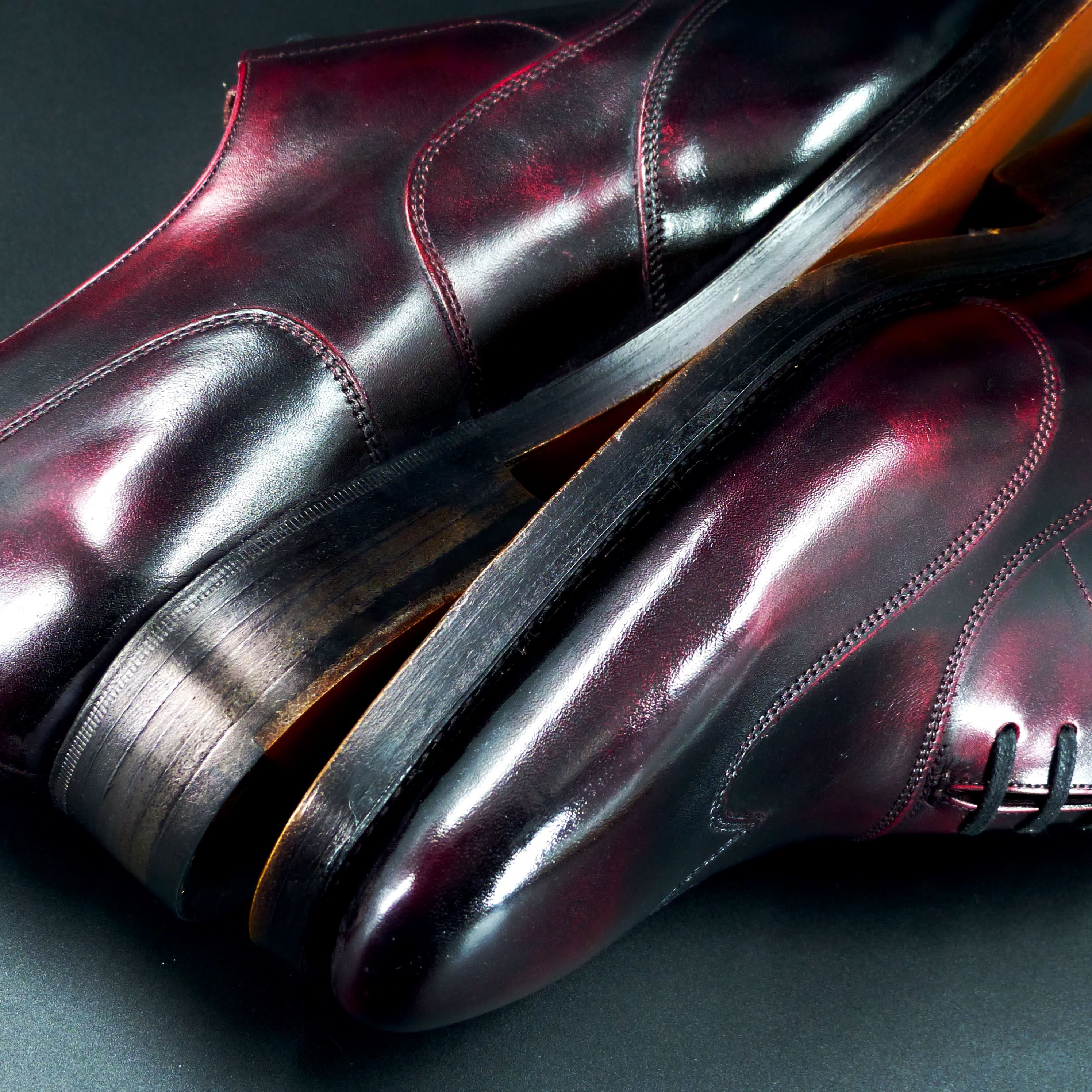ヒールもレザー積み上げ、磨き抜かれた美コバのＷレザーソール