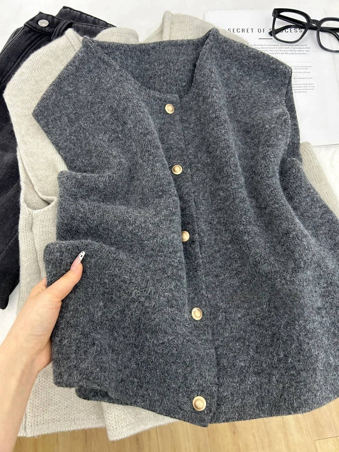 グレーのベスト