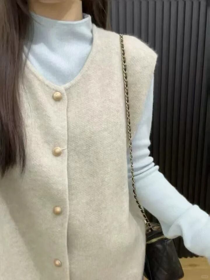 ブルーのニット