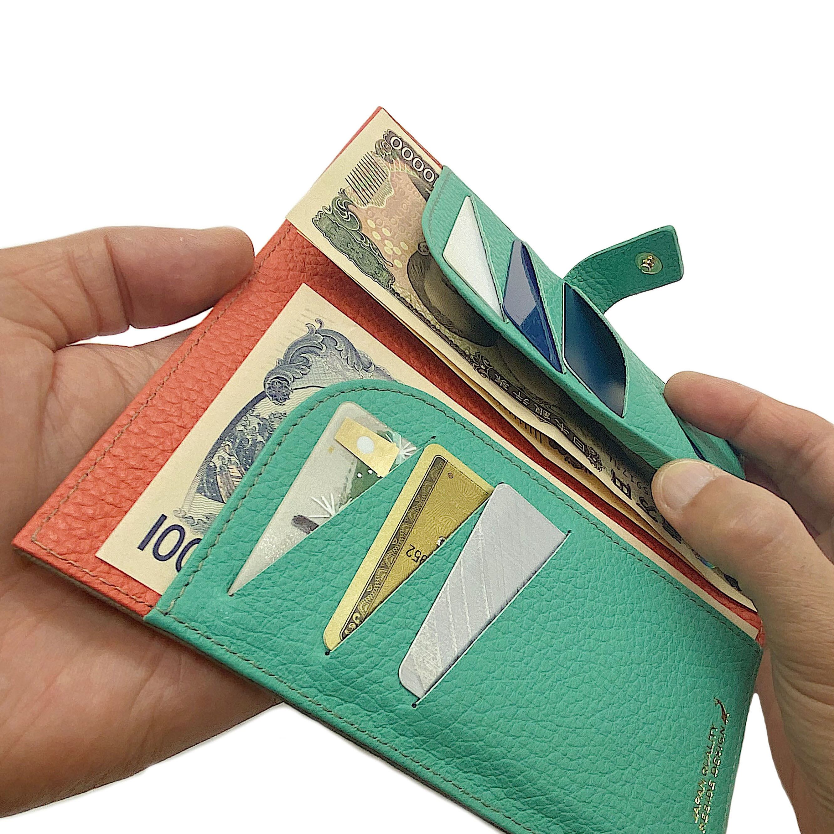 １万円札も折らずにそのまま入る