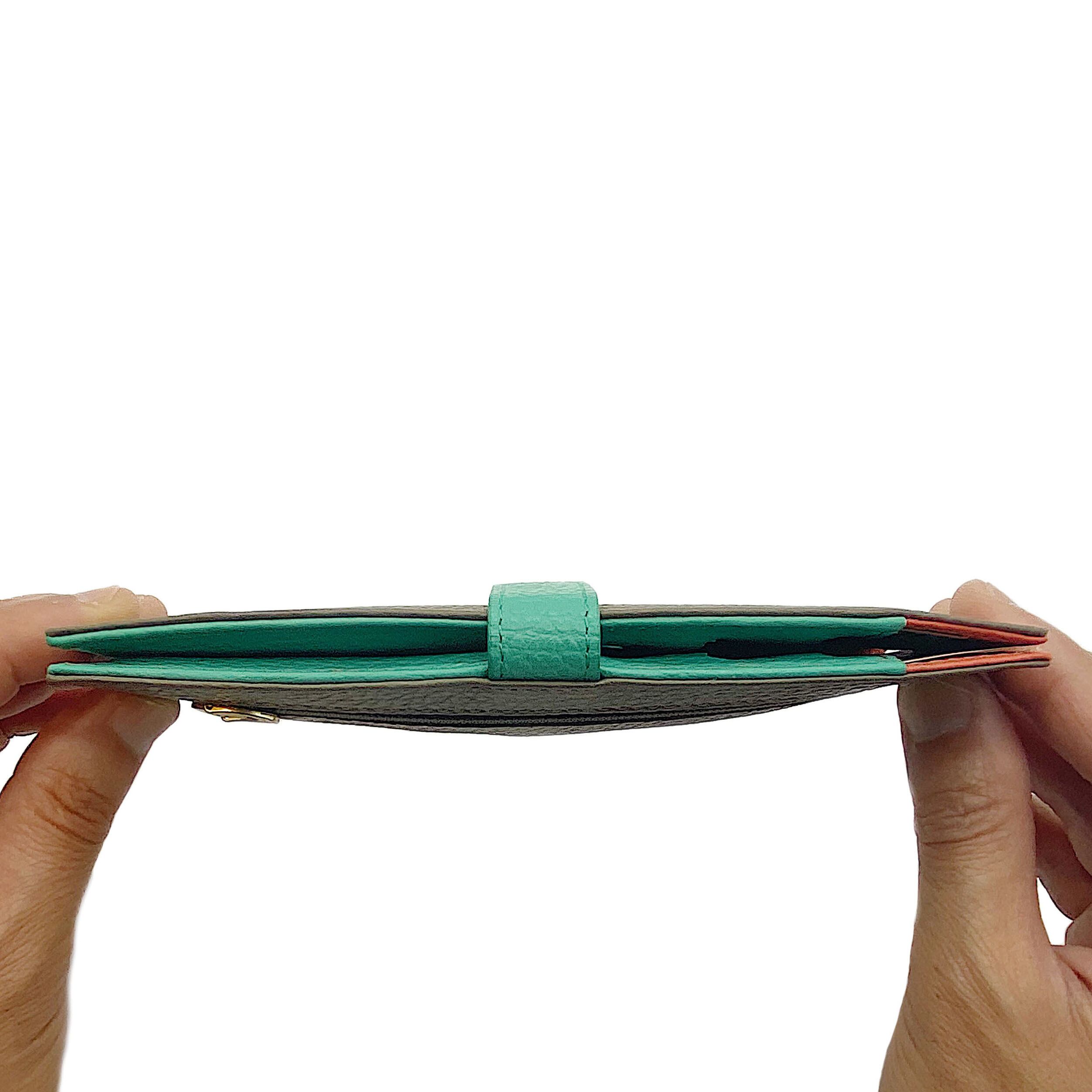 中身が入ってもこの薄さ