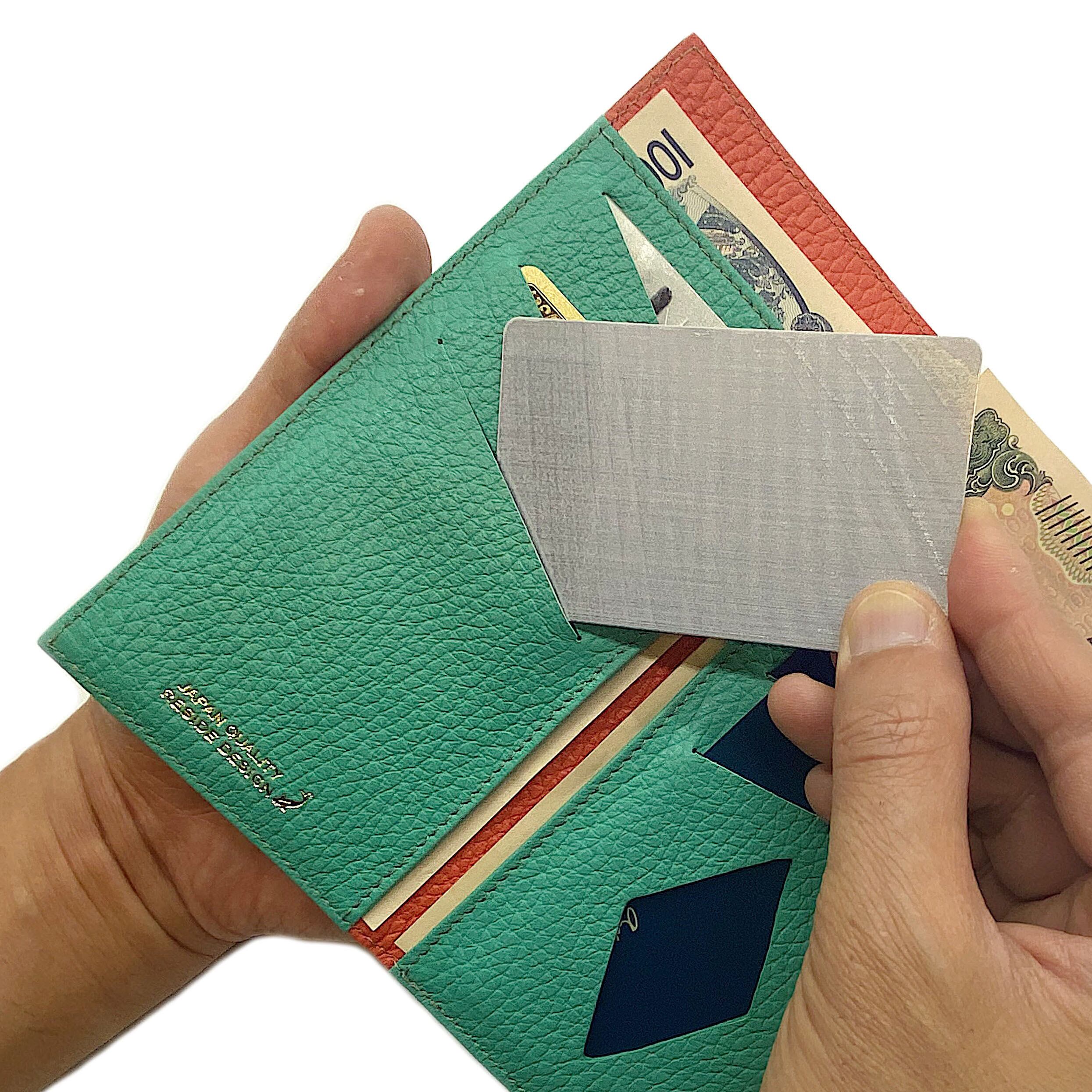 カードは出し入れしやすくて見やすい