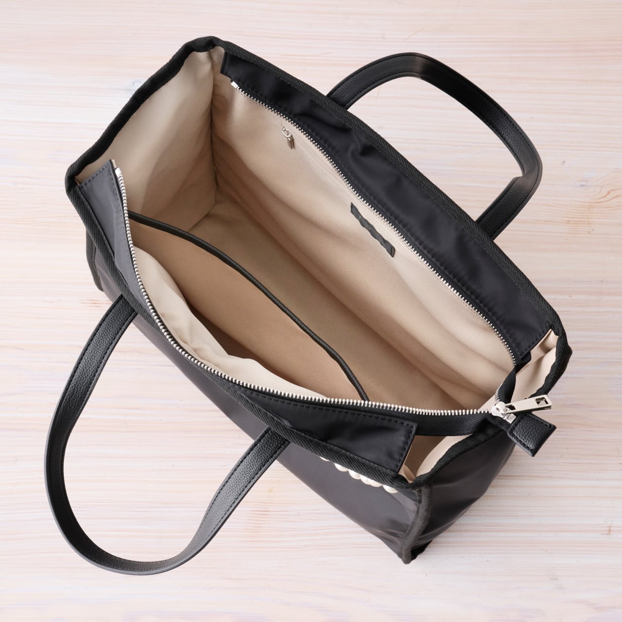 収納力があり、小物もすっきり整頓できます