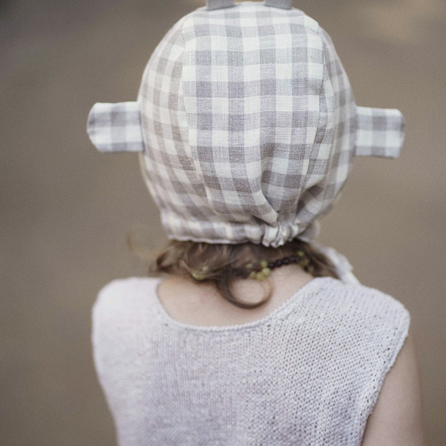 Goat bonnet ( White gingham )