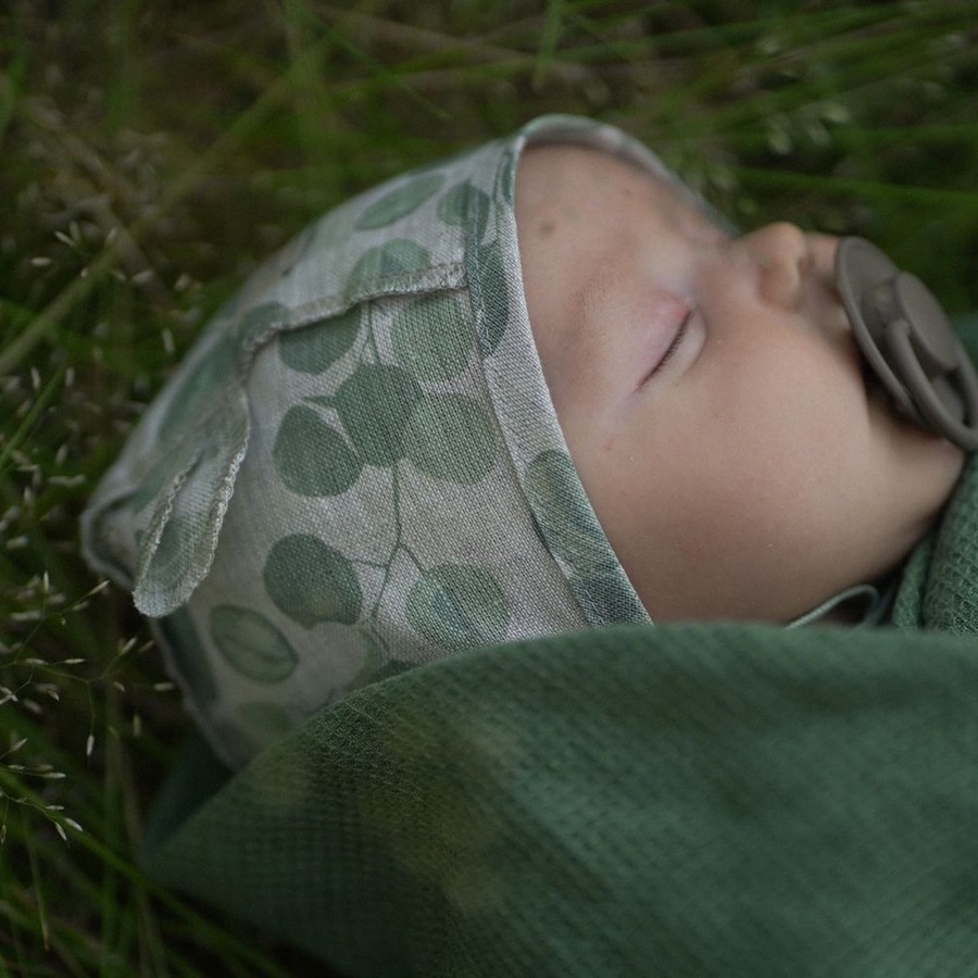 New born bonnet ( Eucalyptus / Bear )