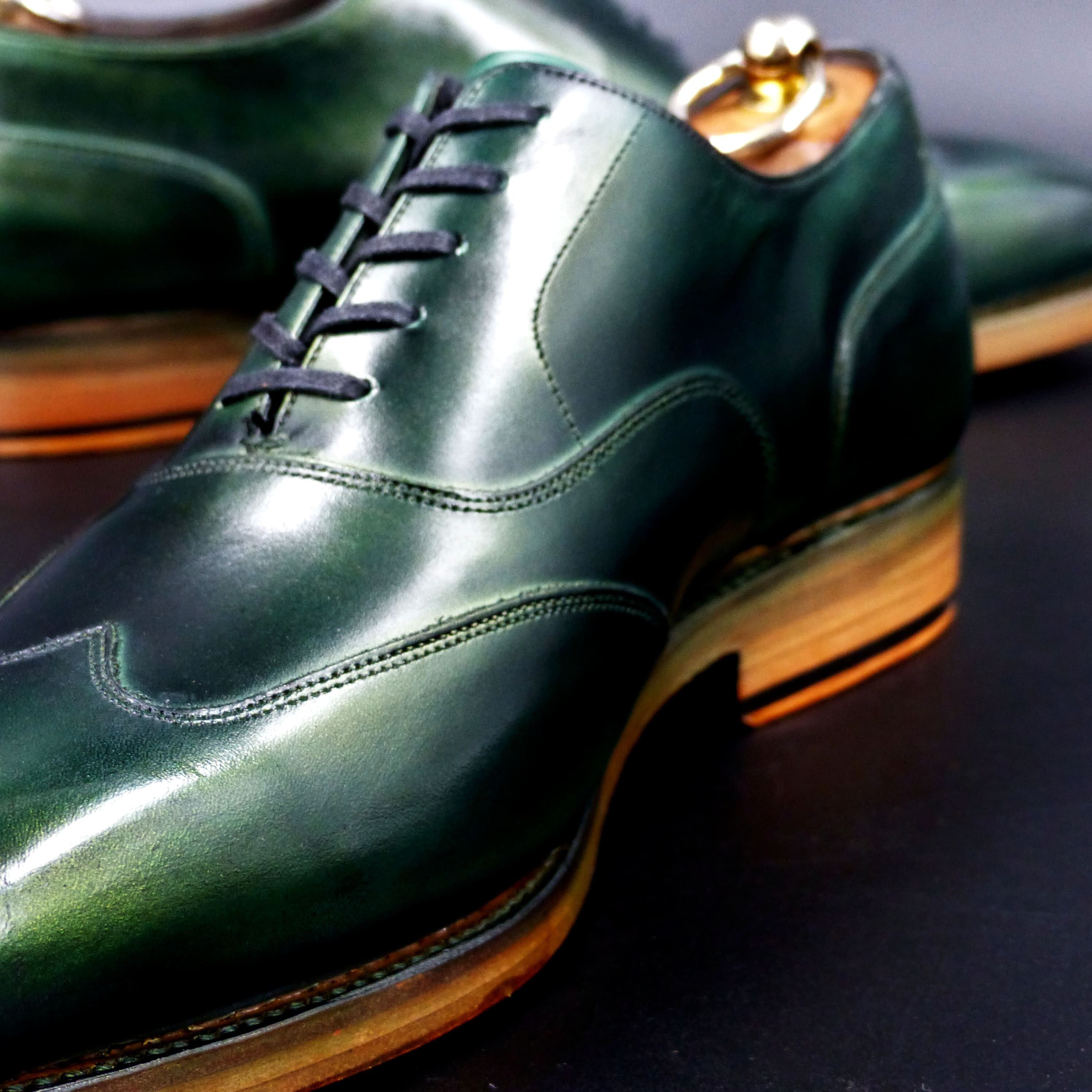 踏まずのくびれが美しい