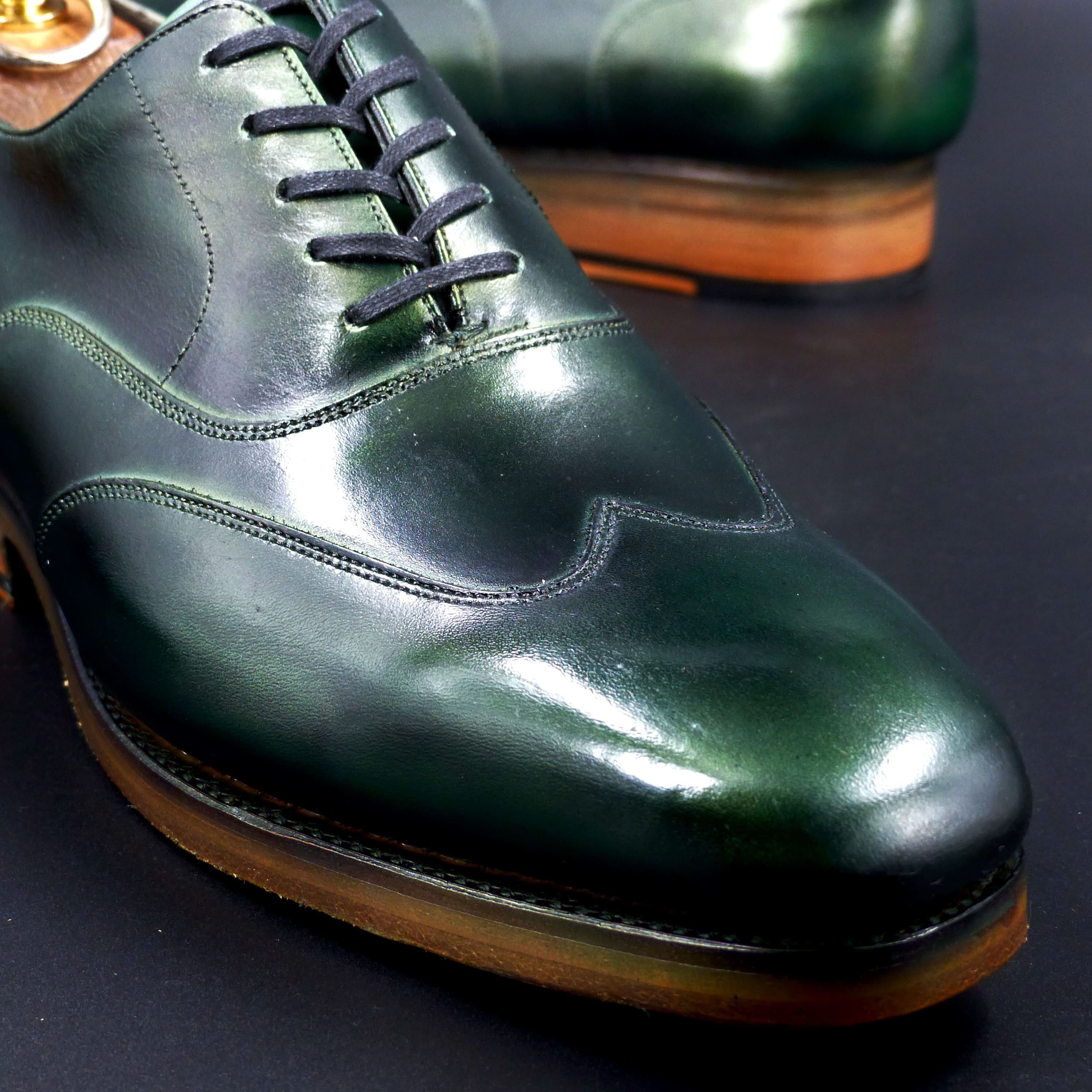 トゥの部分は透明感のあるハンドポリッシュ