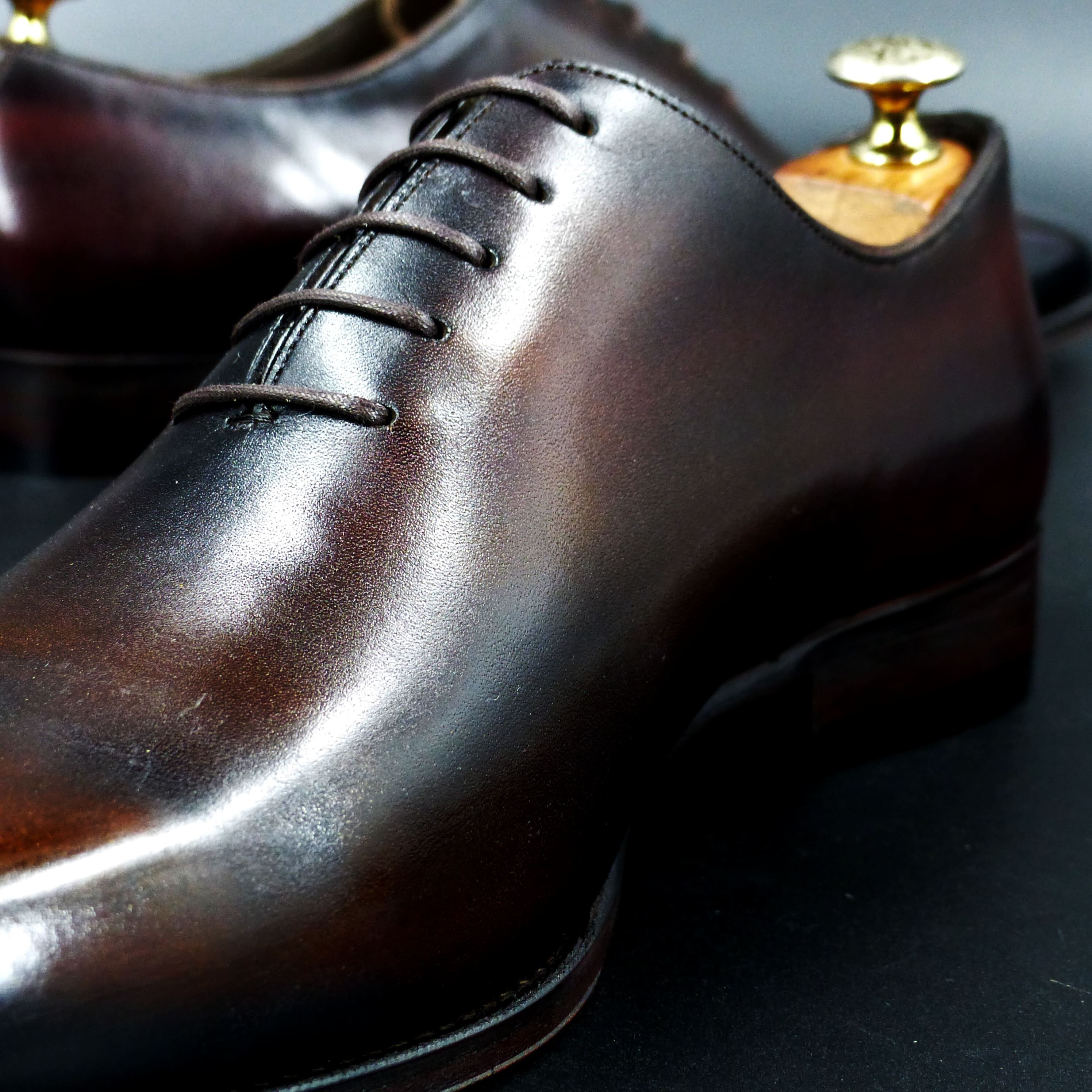 踏まずのくびれが美しい