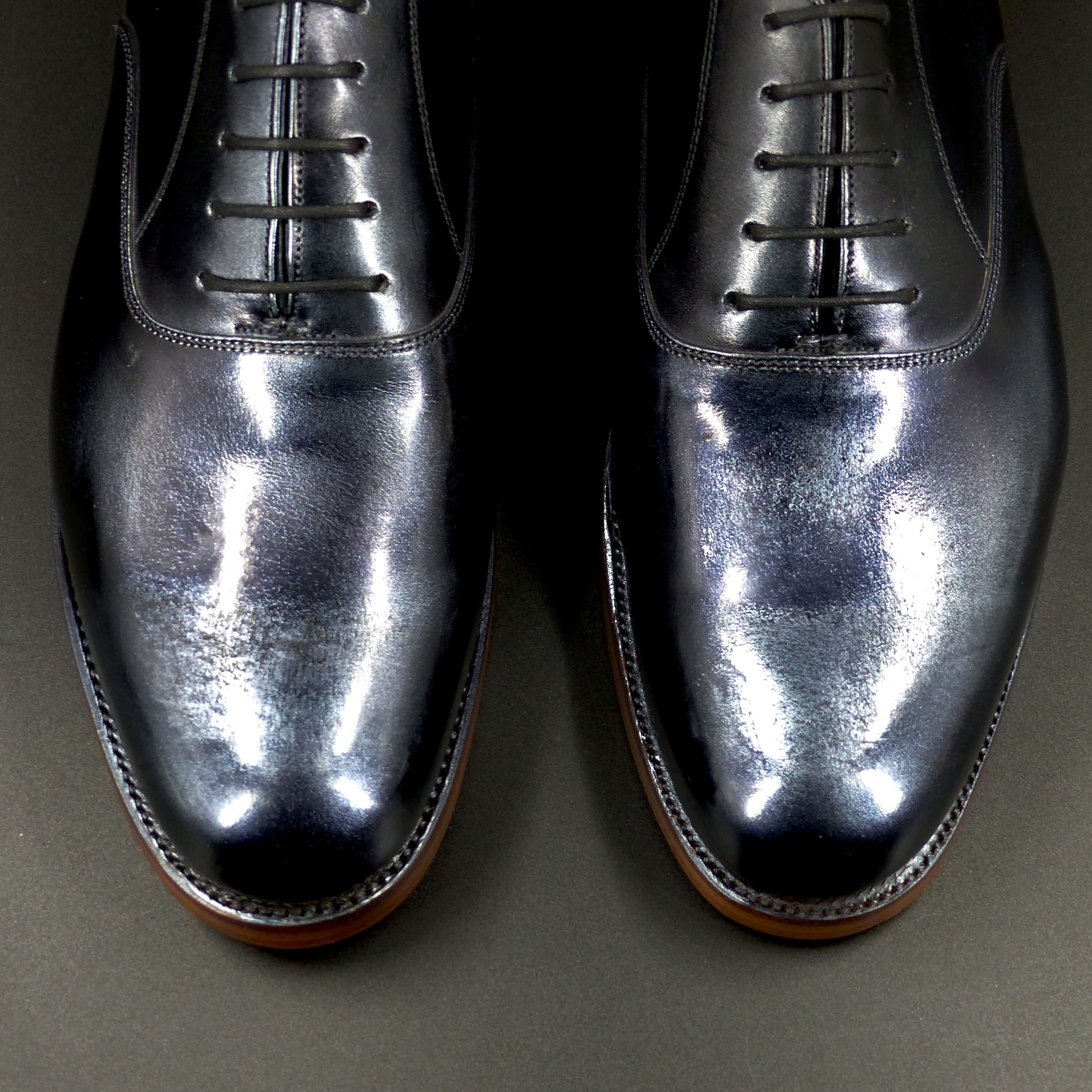 上品なフォルムの欧州調アーモンドトゥ