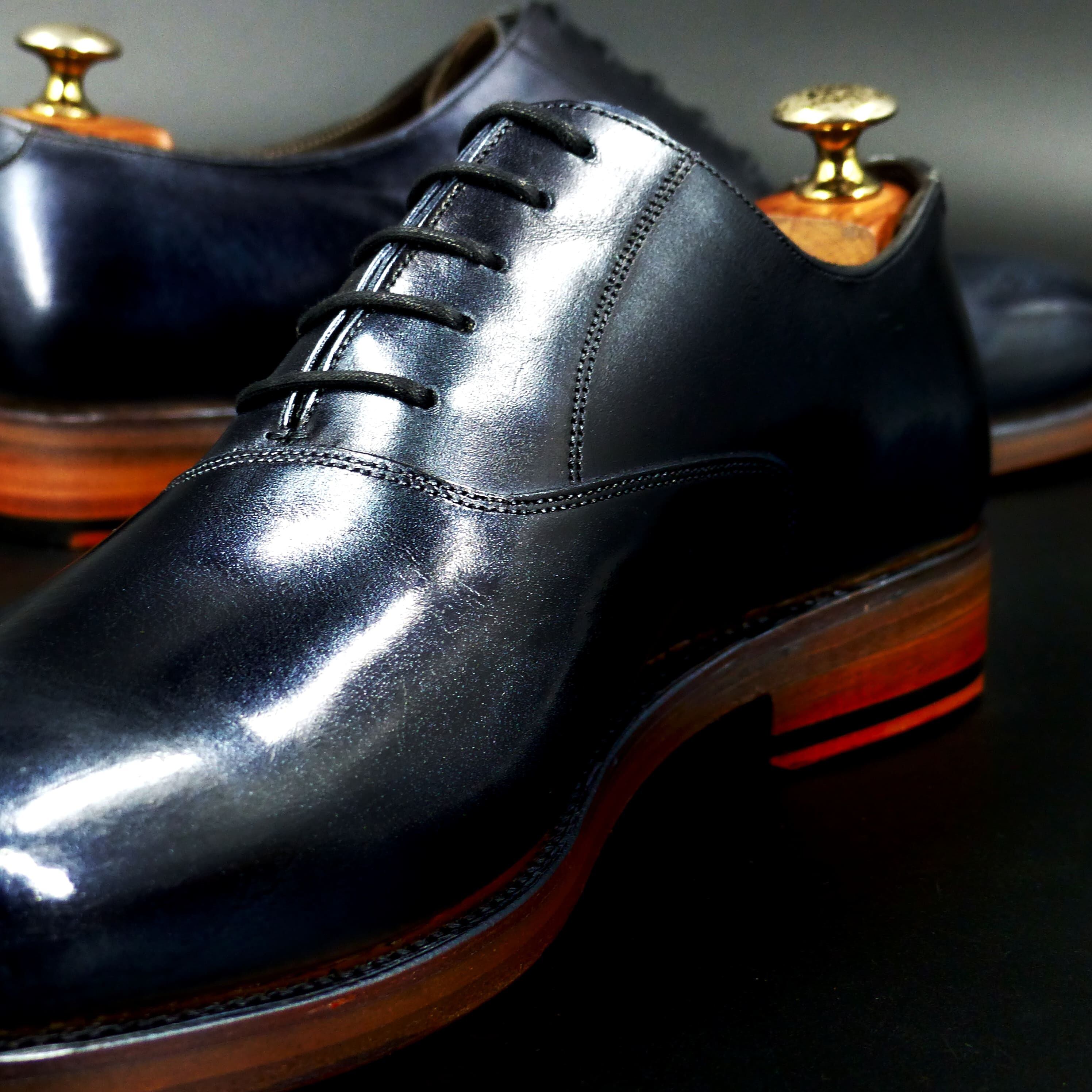 踏まずのくびれが美しい